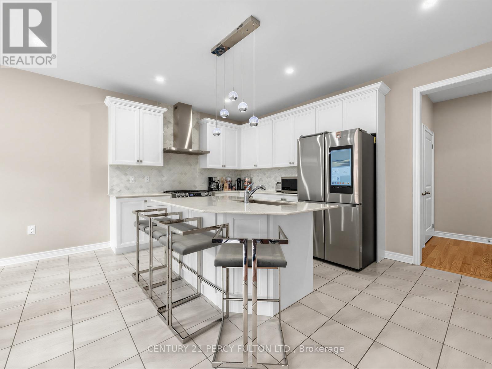 54 FARRINGDON CRESCENT - 13