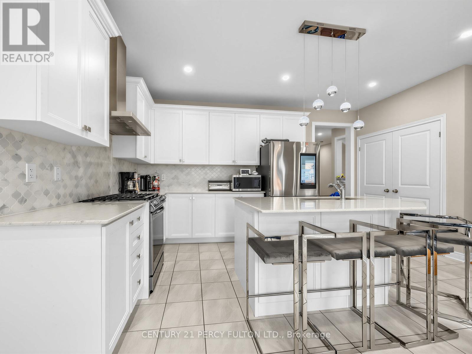 54 FARRINGDON CRESCENT - 16