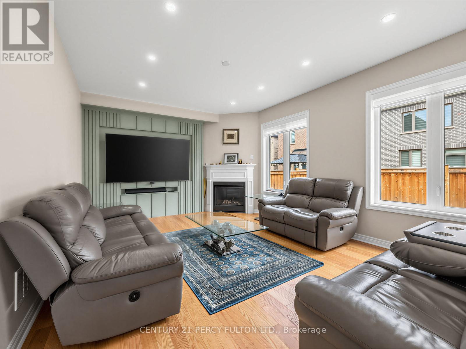 54 FARRINGDON CRESCENT - 5