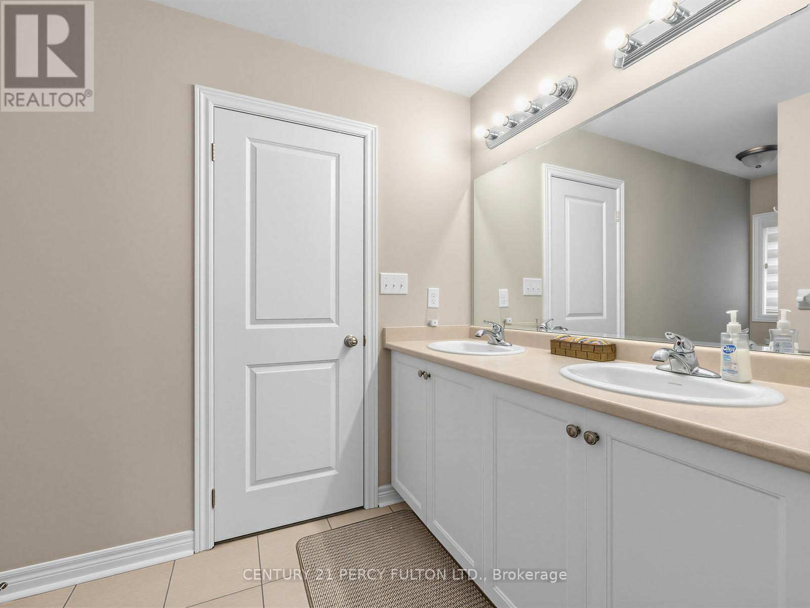 54 FARRINGDON CRESCENT - 21