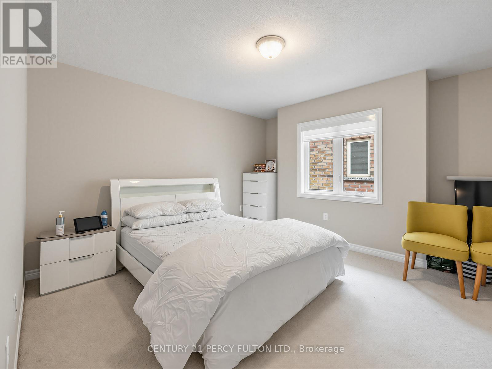54 FARRINGDON CRESCENT - 26