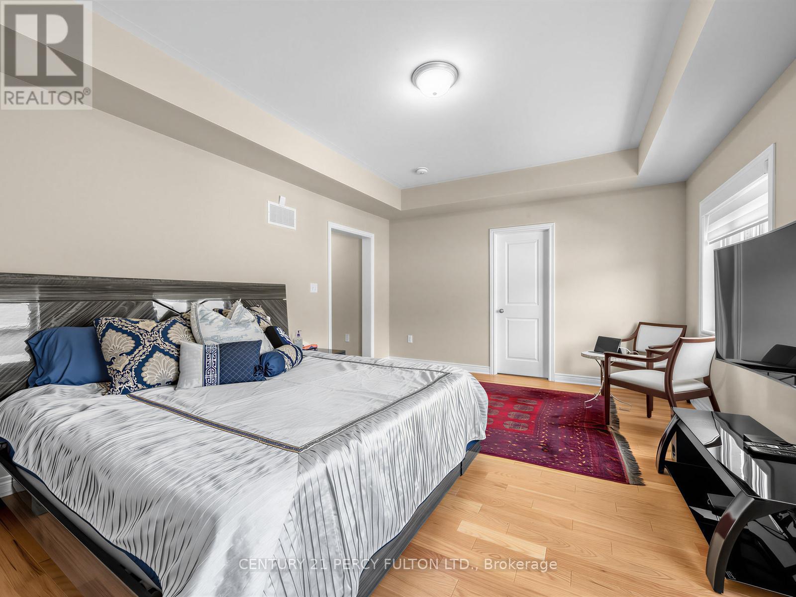 54 FARRINGDON CRESCENT - 29