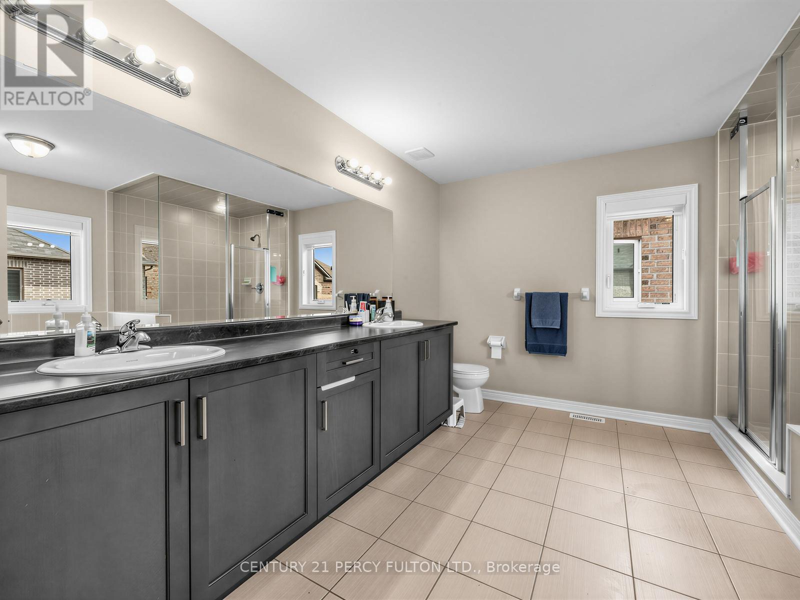 54 FARRINGDON CRESCENT - 31