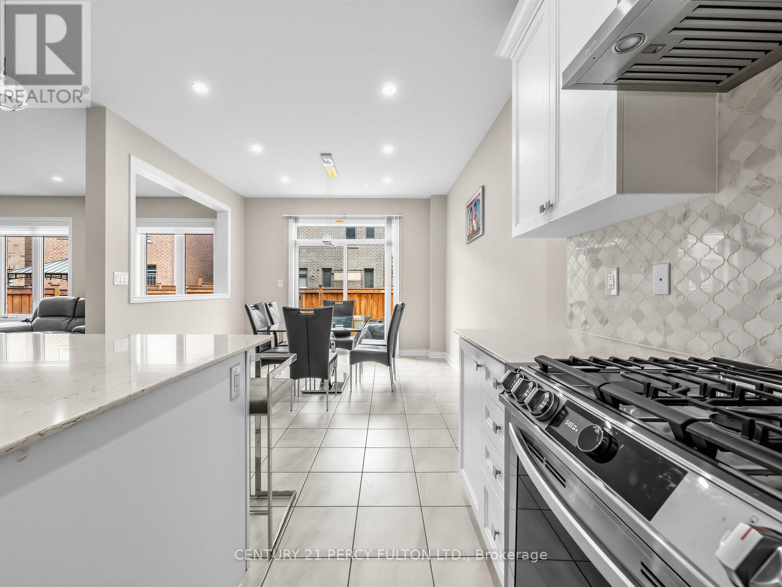 54 FARRINGDON CRESCENT - 15