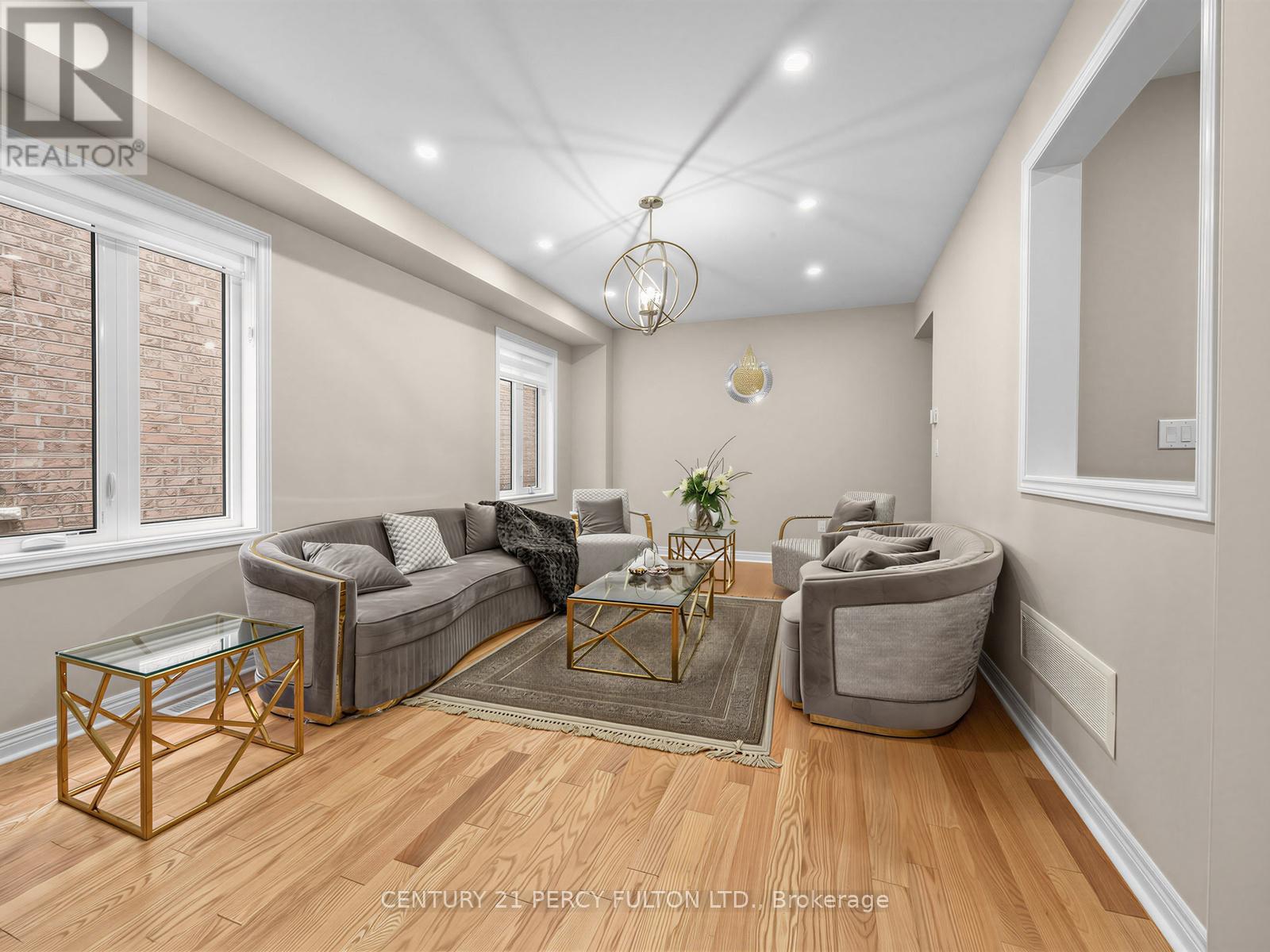 54 FARRINGDON CRESCENT - 8