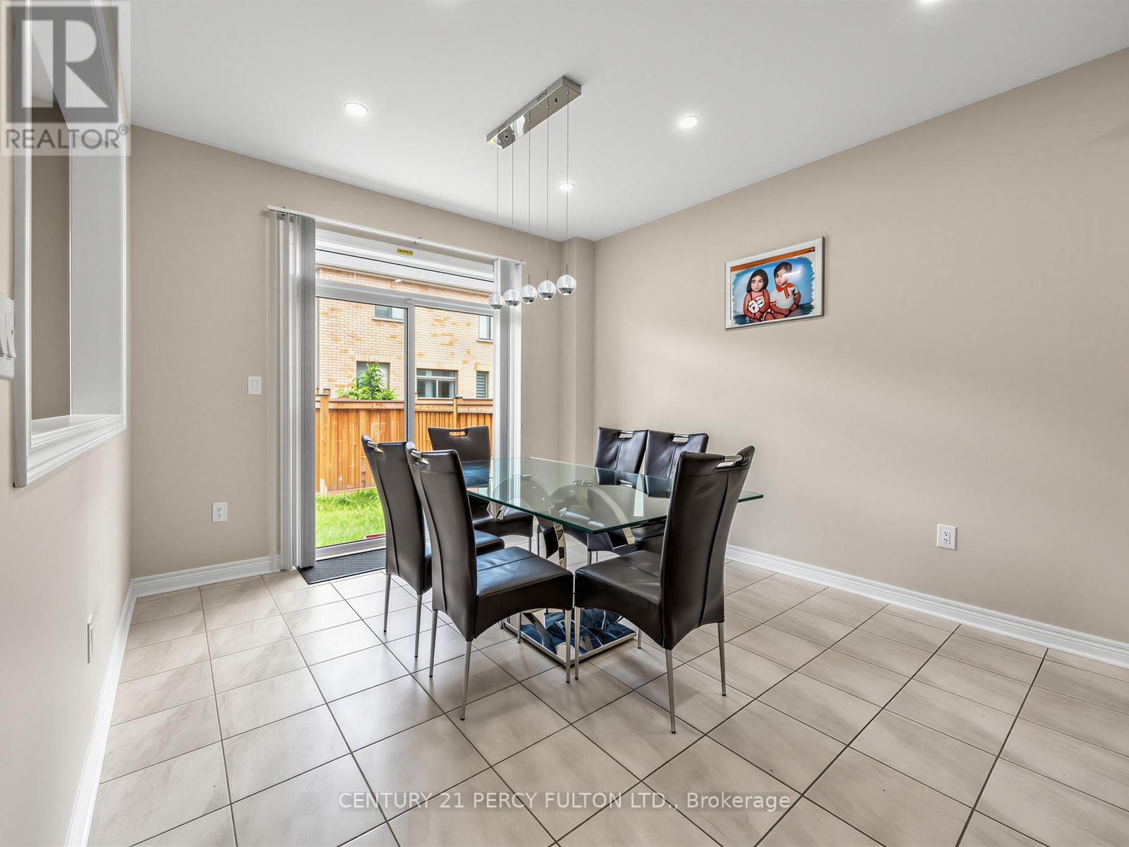 54 FARRINGDON CRESCENT - 7
