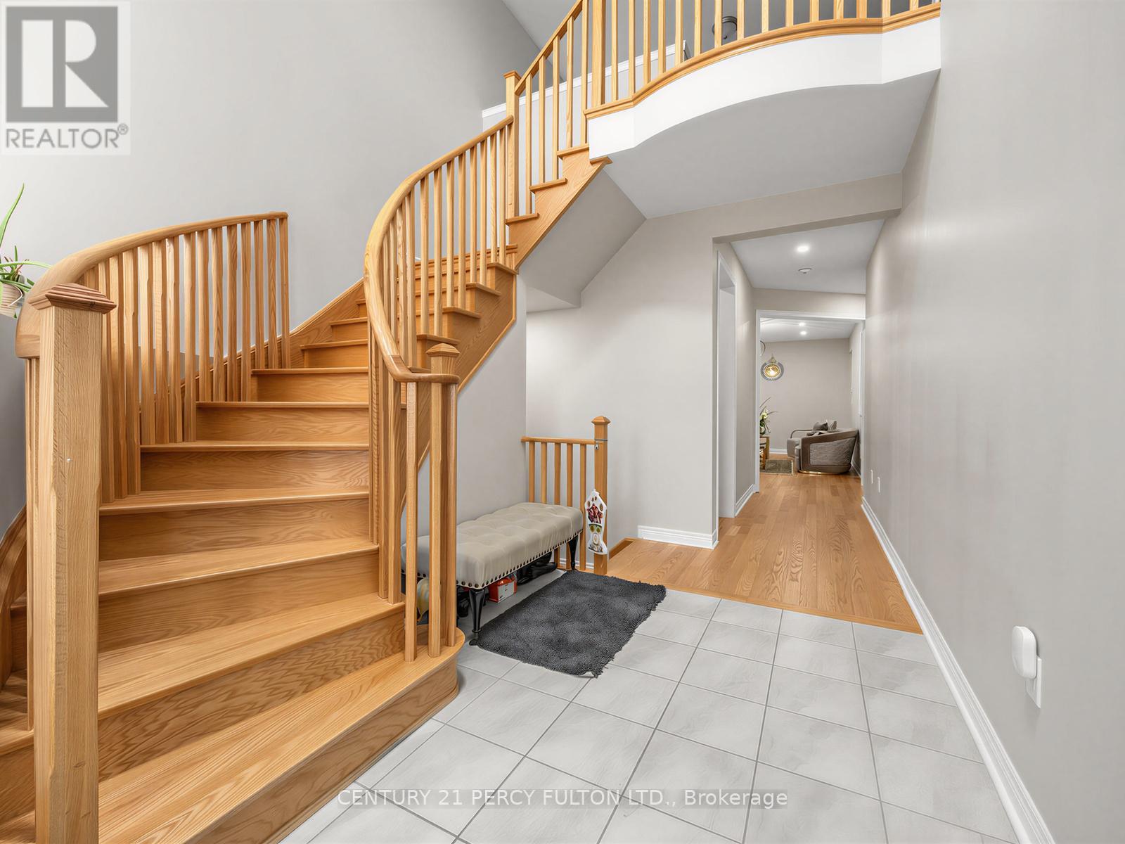54 FARRINGDON CRESCENT - 4