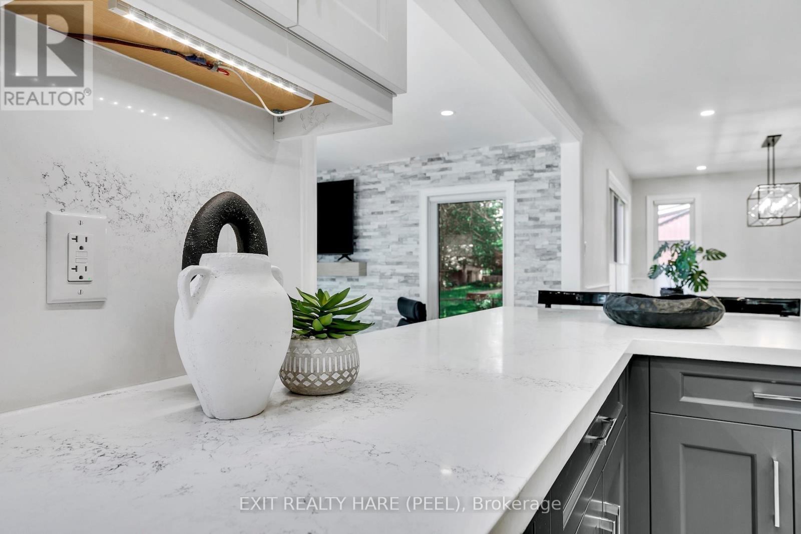 990 HAIST STREET - 13