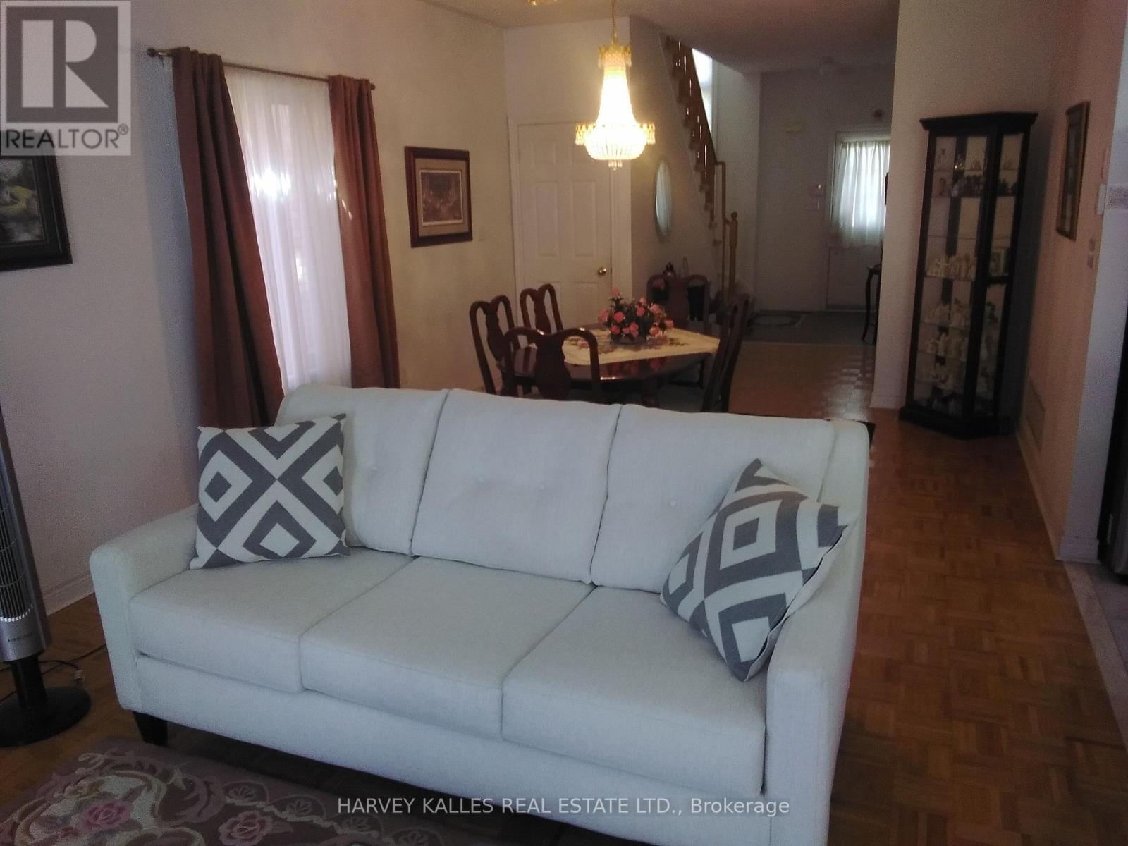 Living / Dining Area