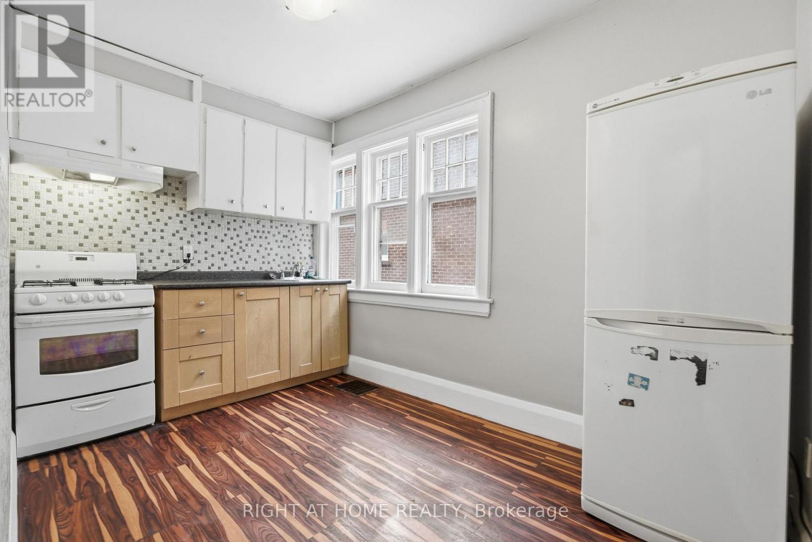502 SALEM AVENUE N - 13