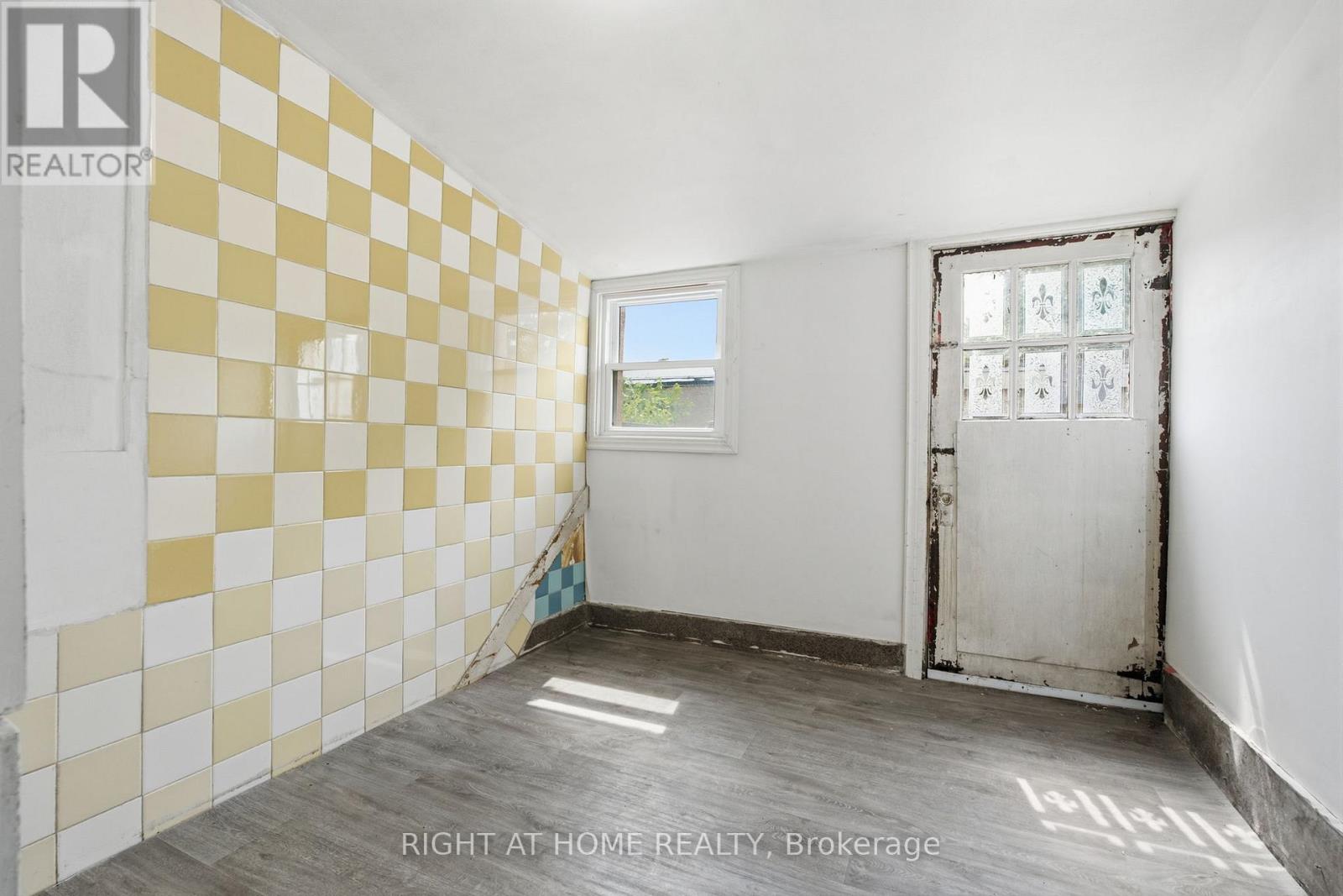 502 SALEM AVENUE N - 17