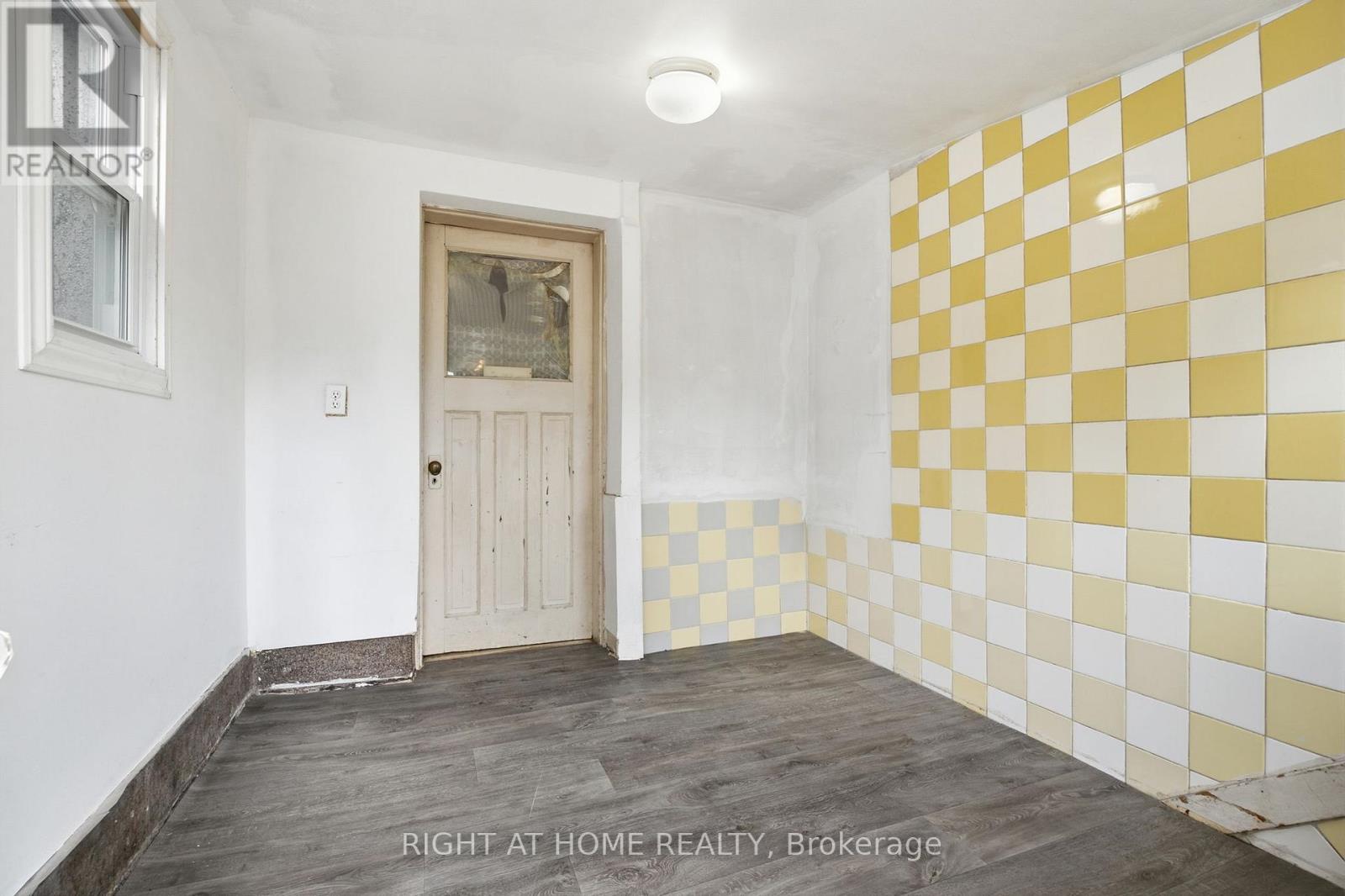 502 SALEM AVENUE N - 18