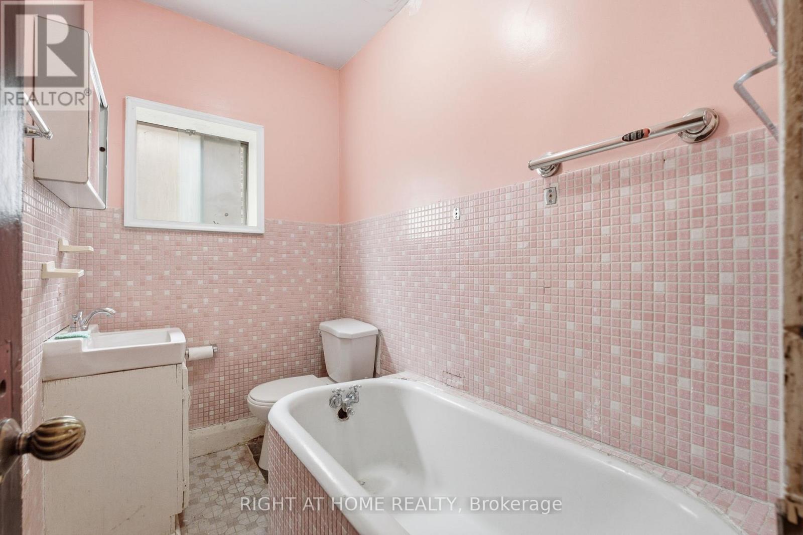 502 SALEM AVENUE N - 19