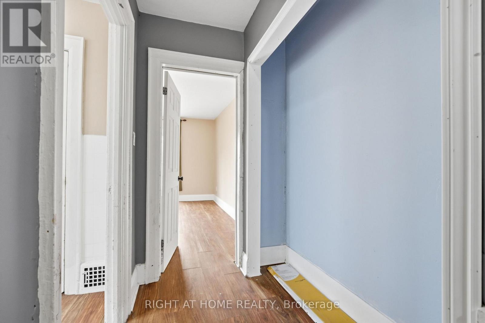 502 SALEM AVENUE N - 22