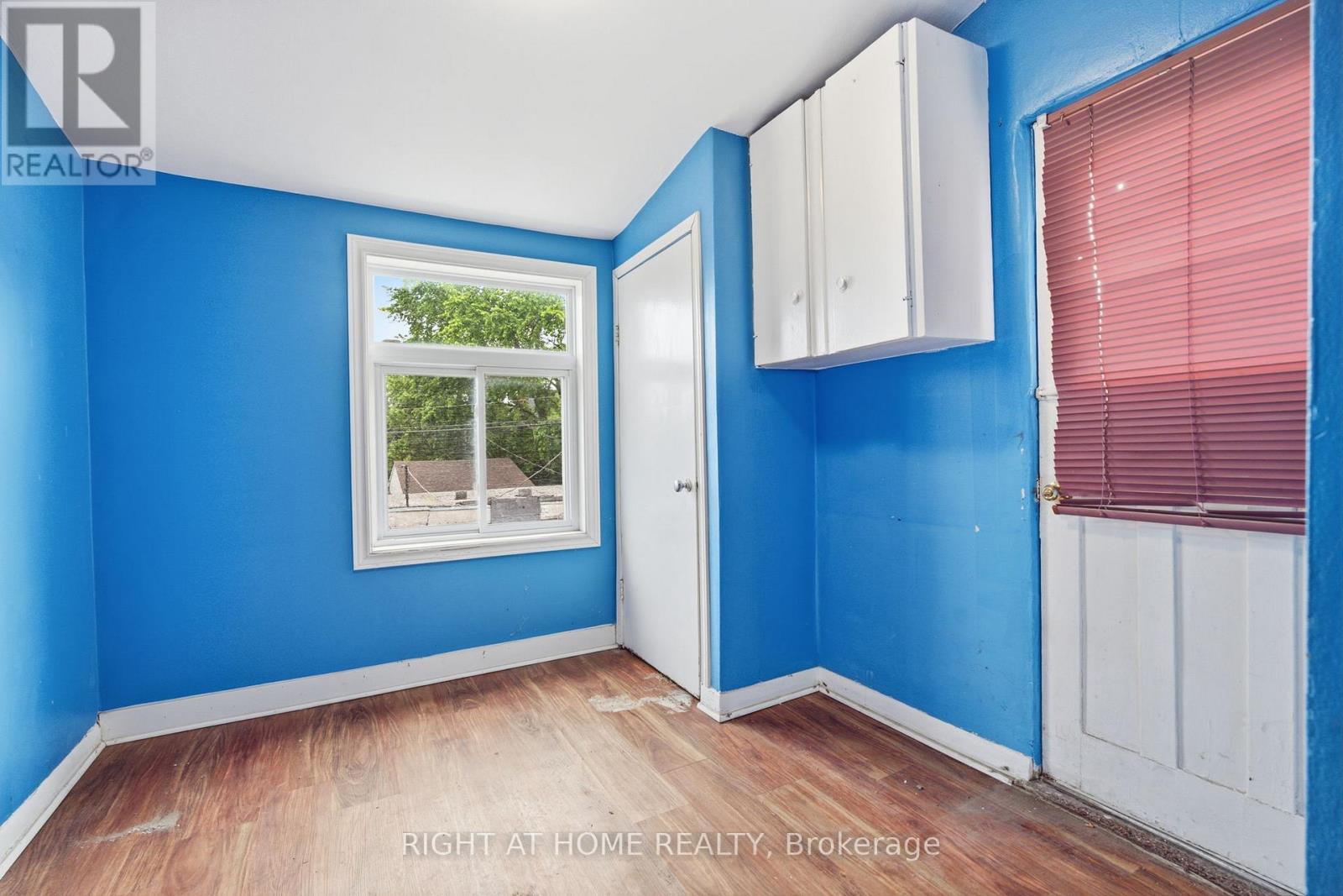 502 SALEM AVENUE N - 30