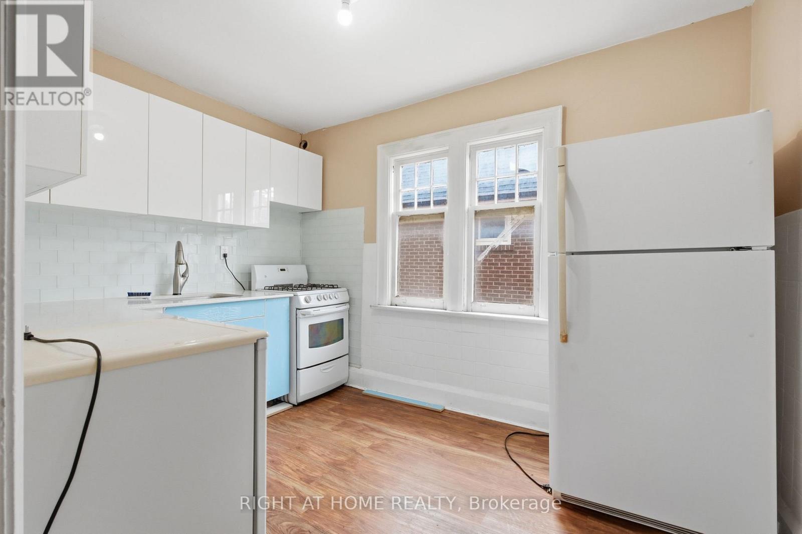 502 SALEM AVENUE N - 32