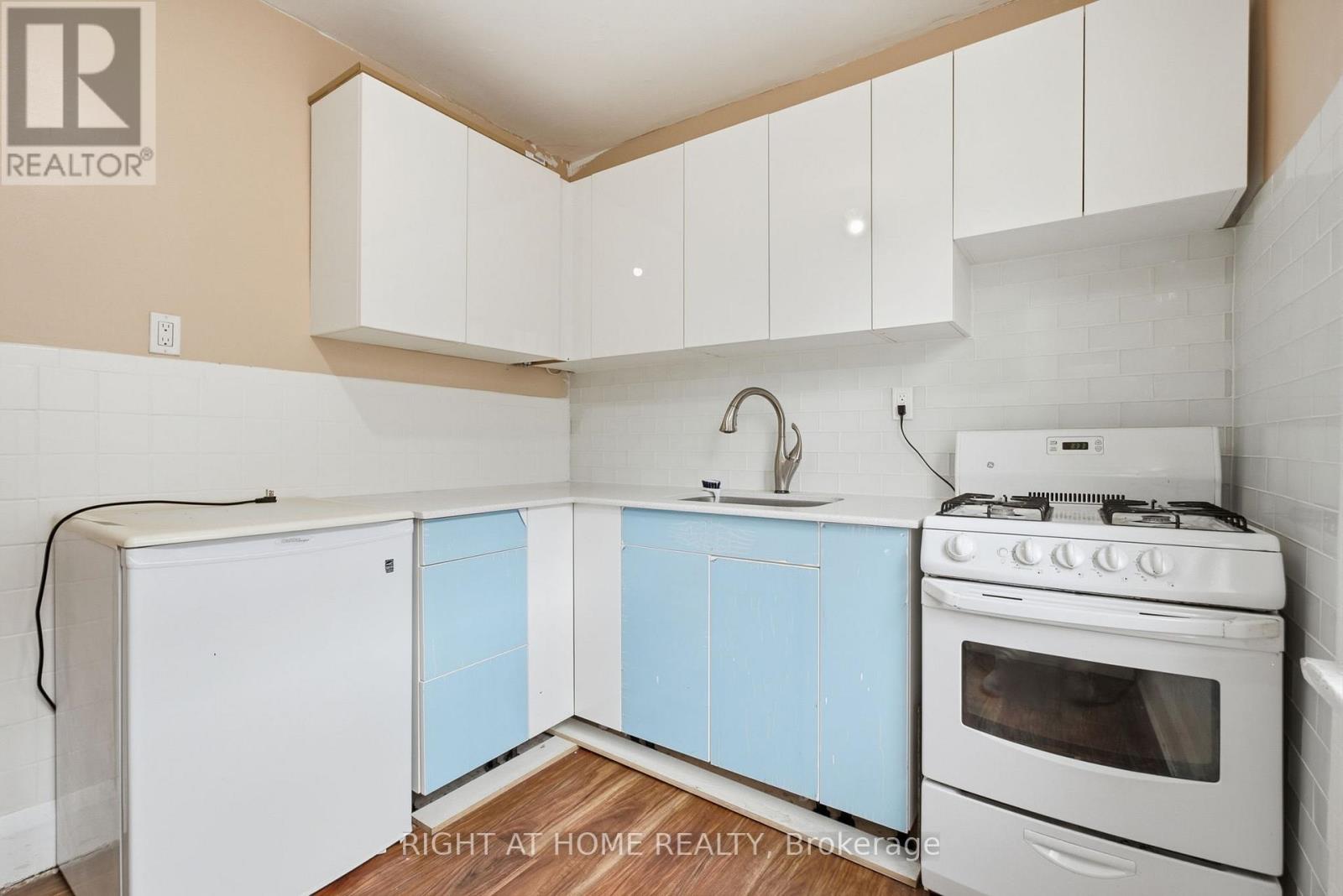 502 SALEM AVENUE N - 33