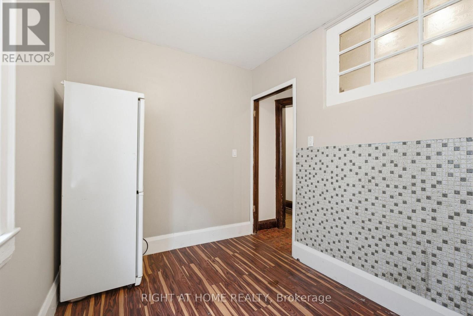 502 SALEM AVENUE N - 34