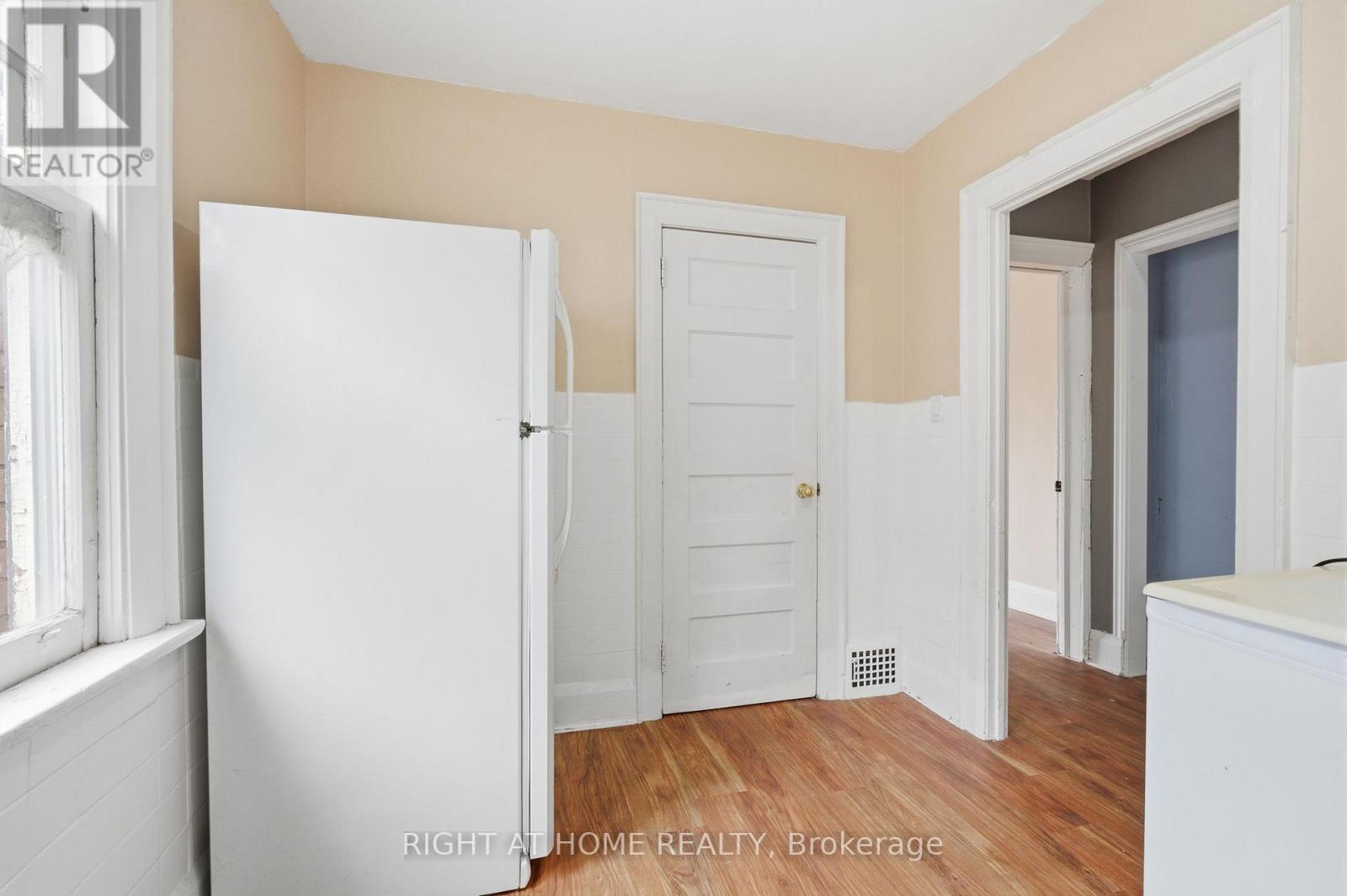 502 SALEM AVENUE N - 35