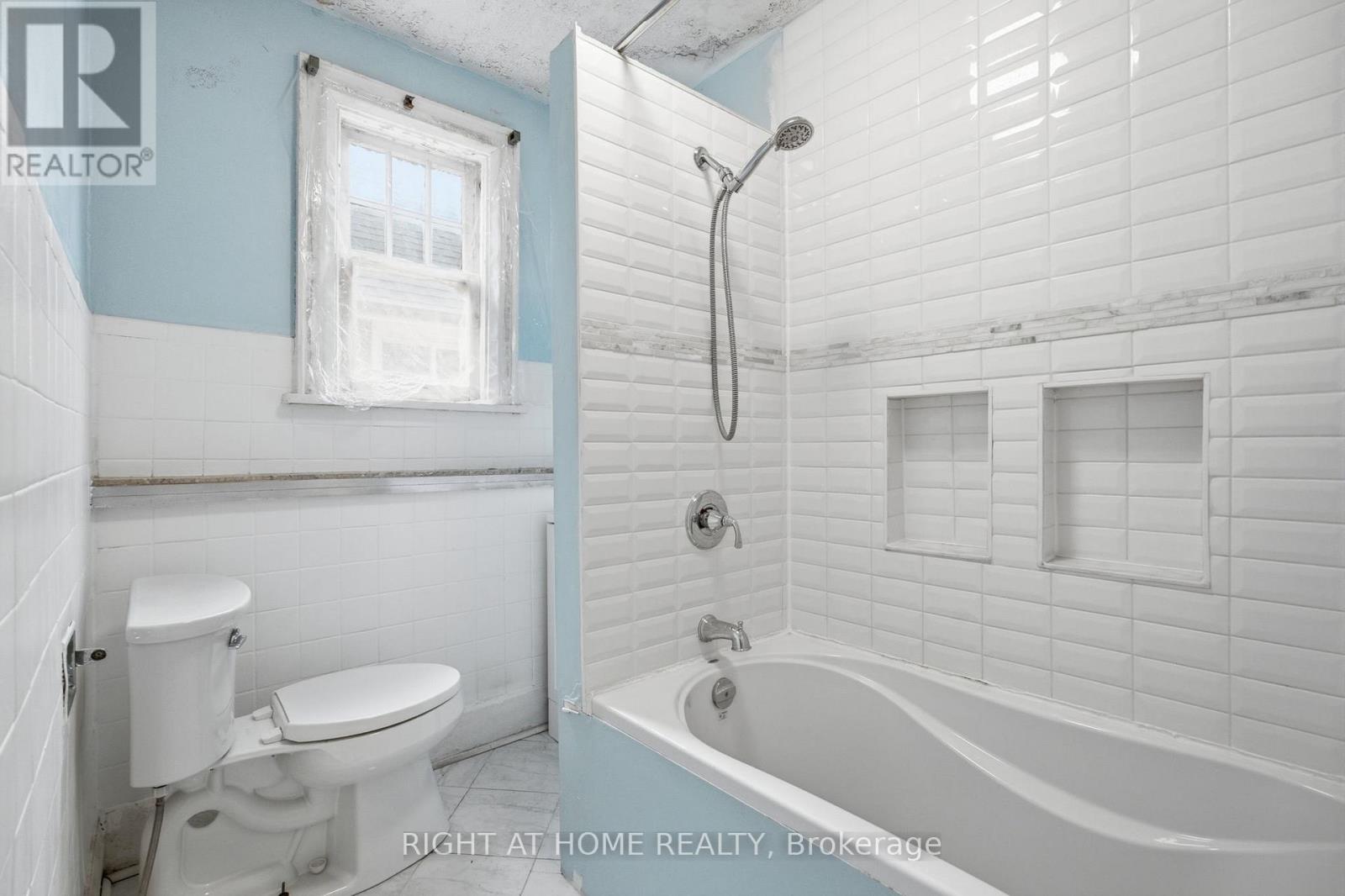 502 SALEM AVENUE N - 36
