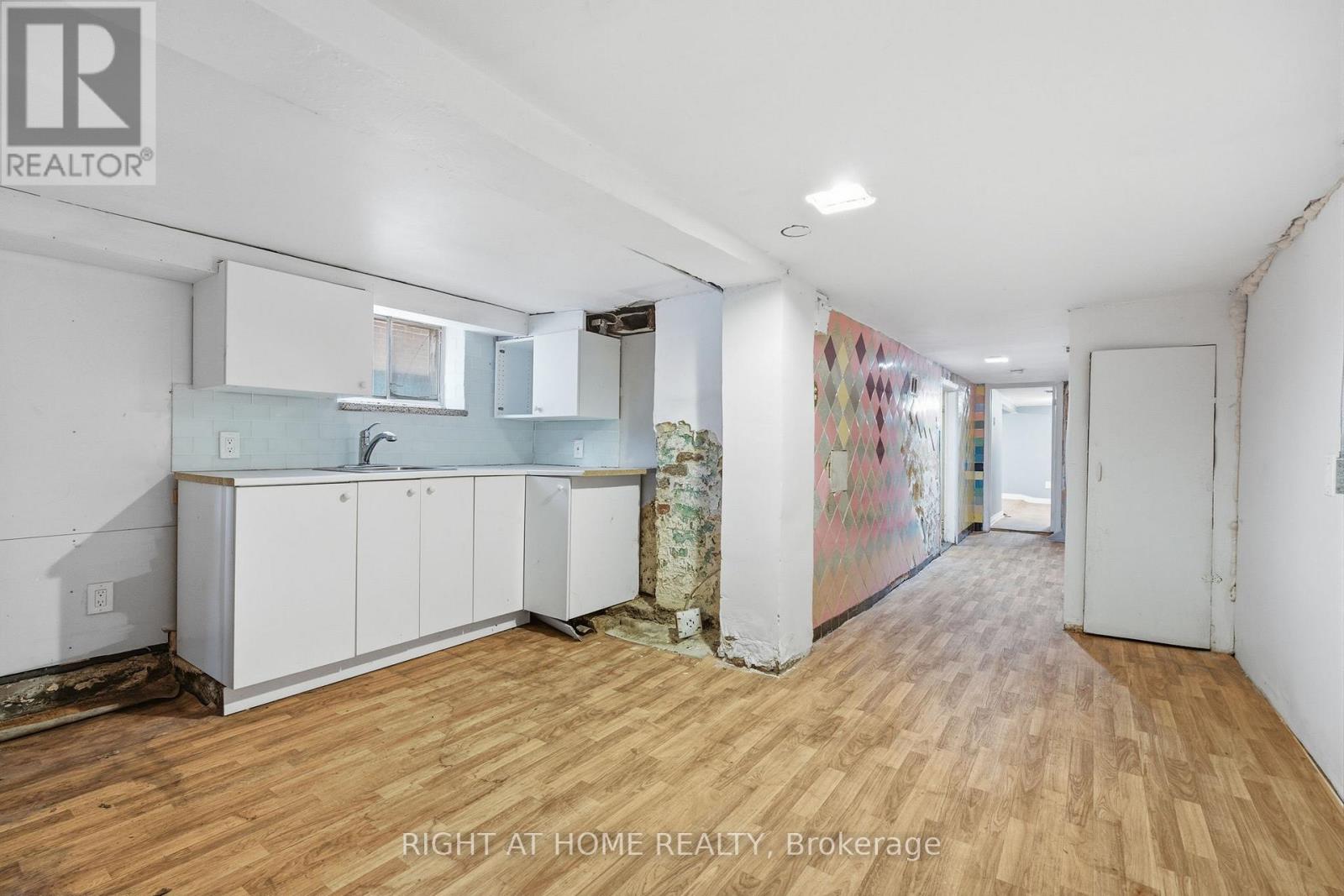 502 SALEM AVENUE N - 42