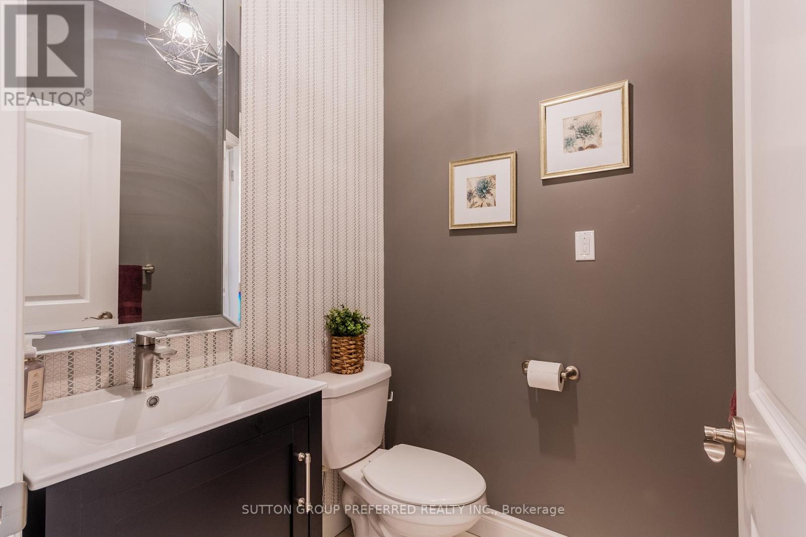 6685 NAVIN CRESCENT - 10