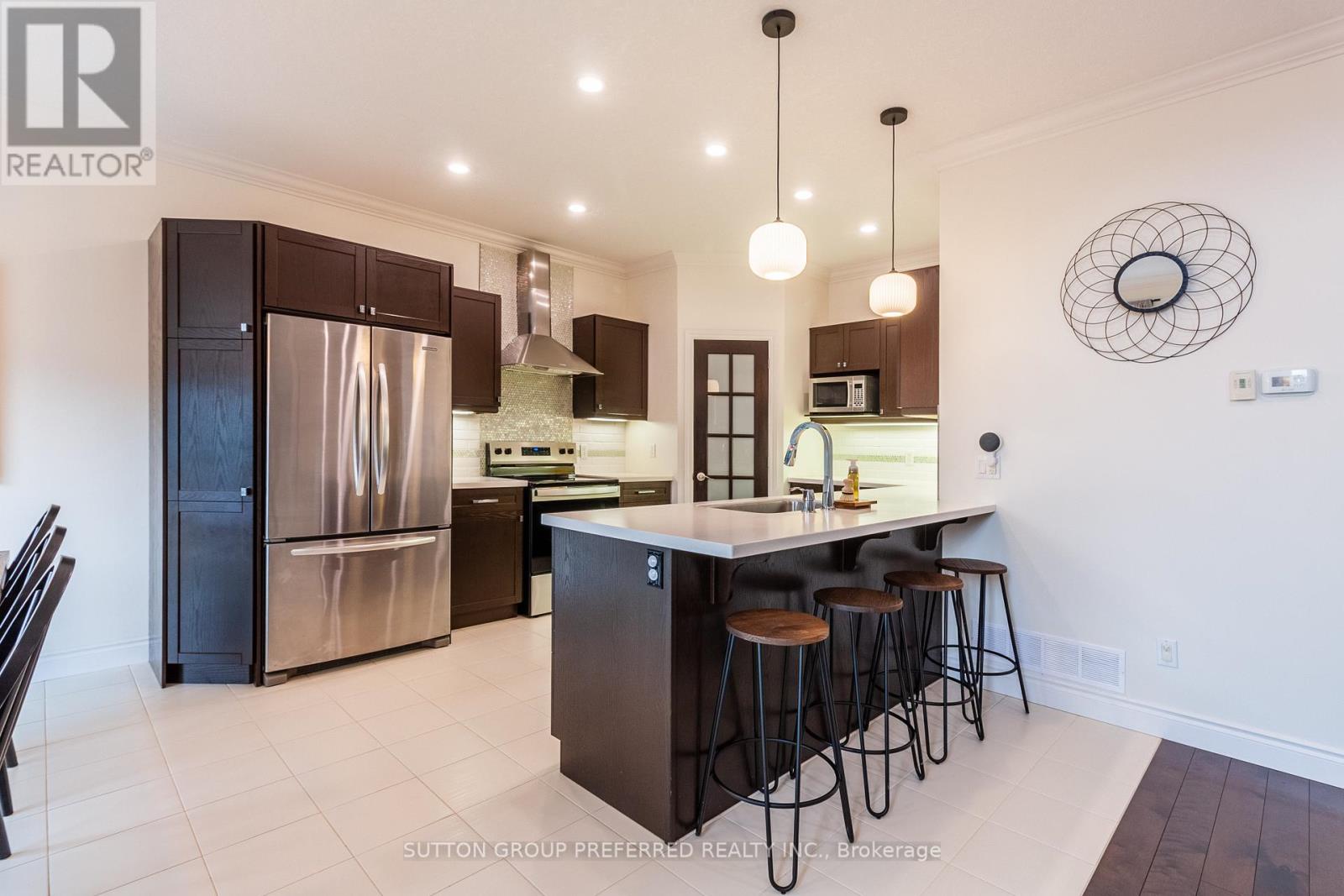 6685 NAVIN CRESCENT - 18