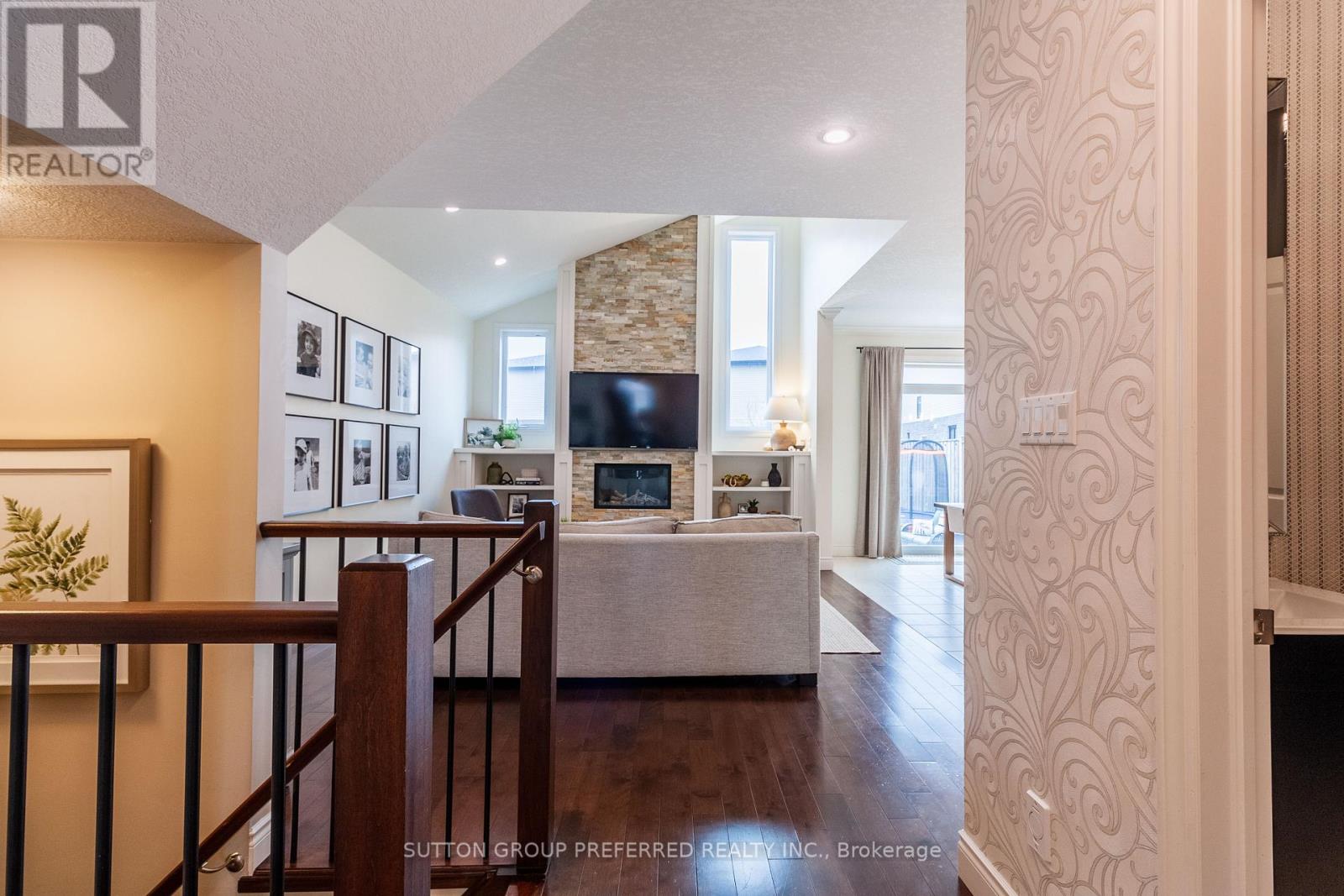 6685 NAVIN CRESCENT - 9