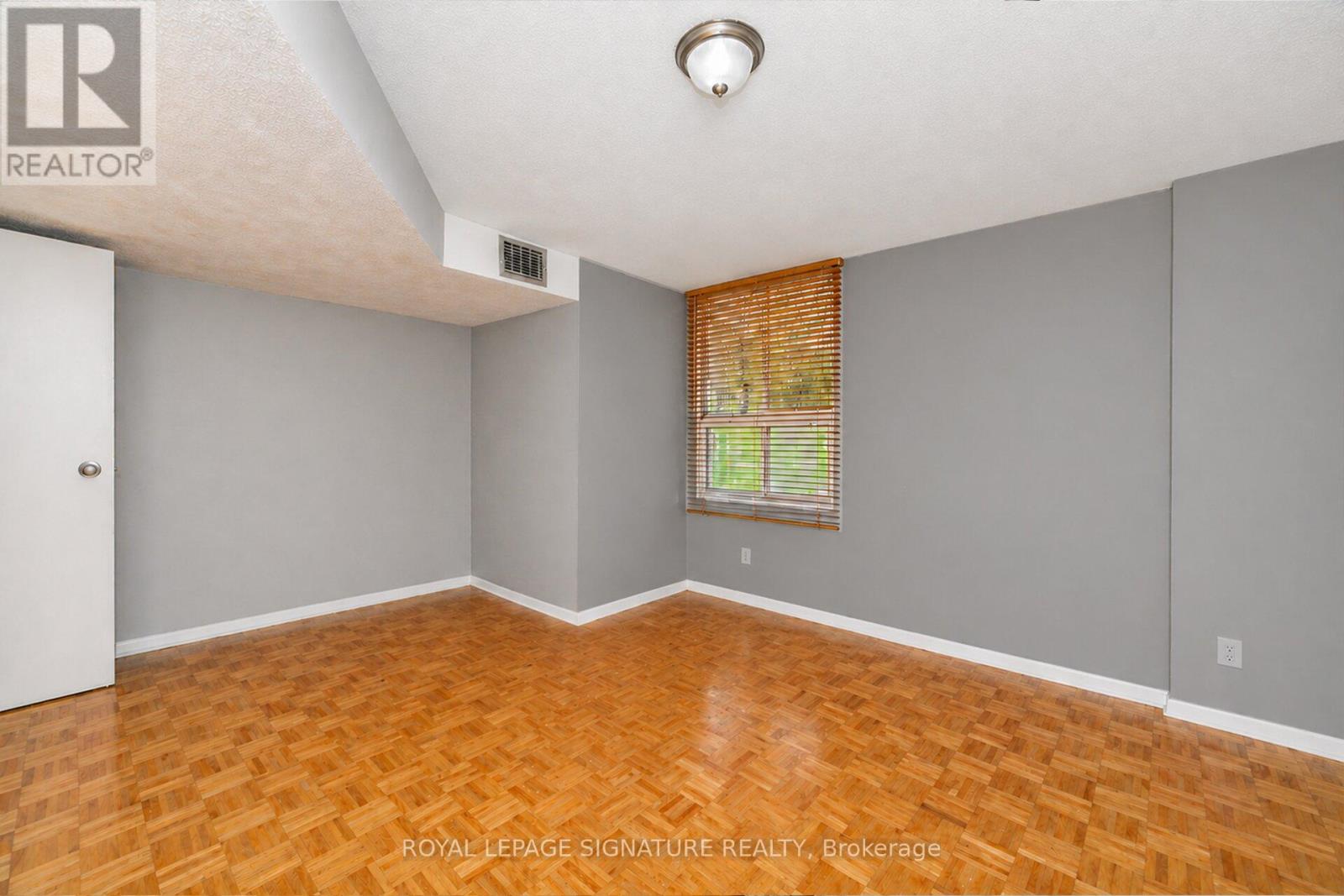 #303 10 EDGECLIFF GOLFWAY - 17