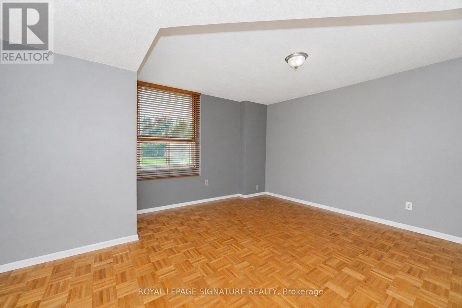 #303 10 EDGECLIFF GOLFWAY - 18