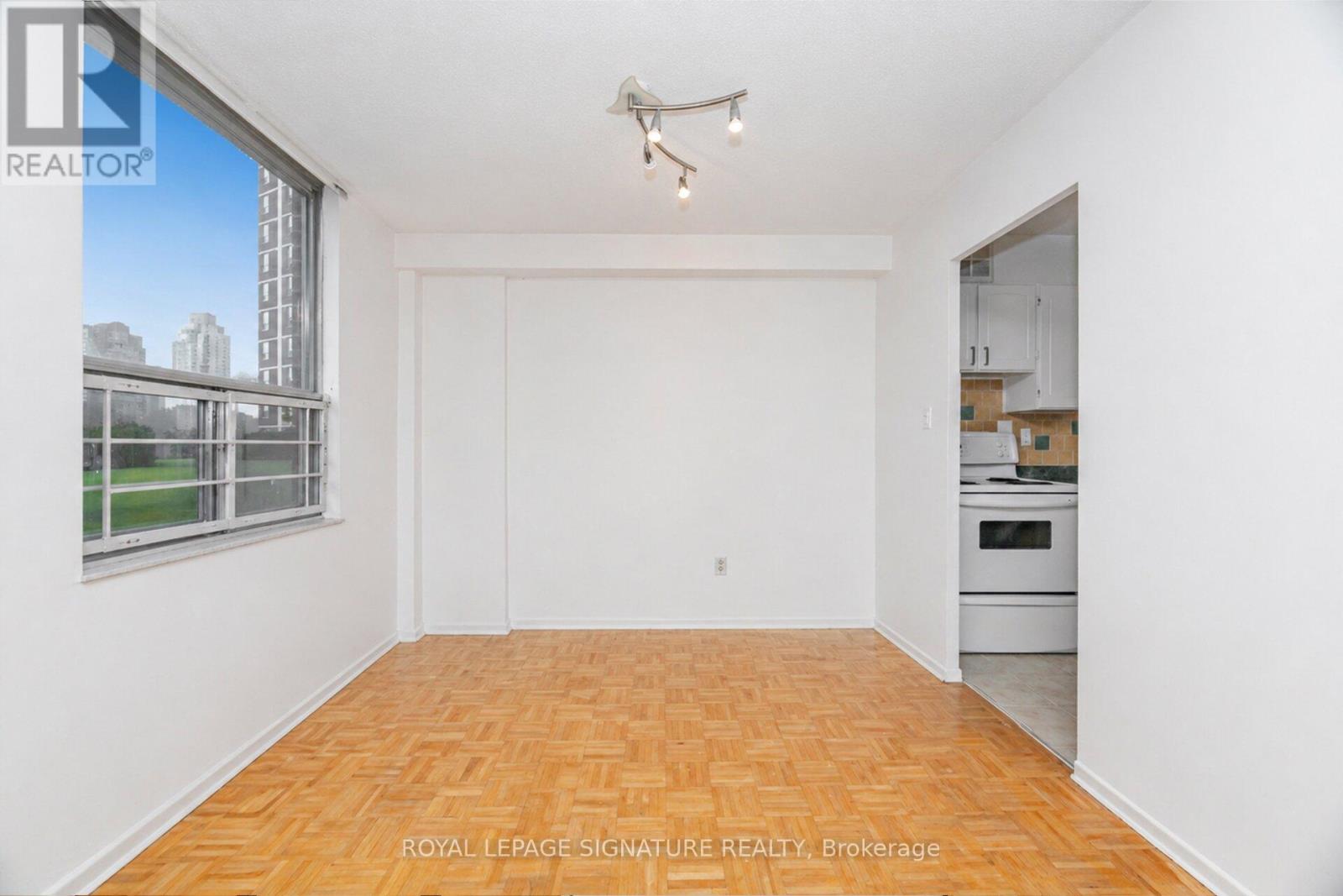 #303 10 EDGECLIFF GOLFWAY - 11