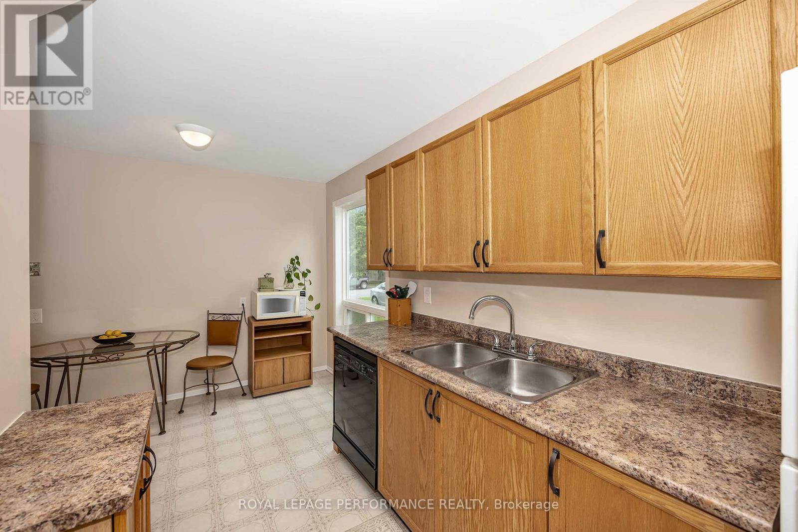 3 Bed, 3 Bath House for Sale in Ottawa – 26 ARMADALE CRESCENT, Ottawa – MLS# X13478302 - Image 10