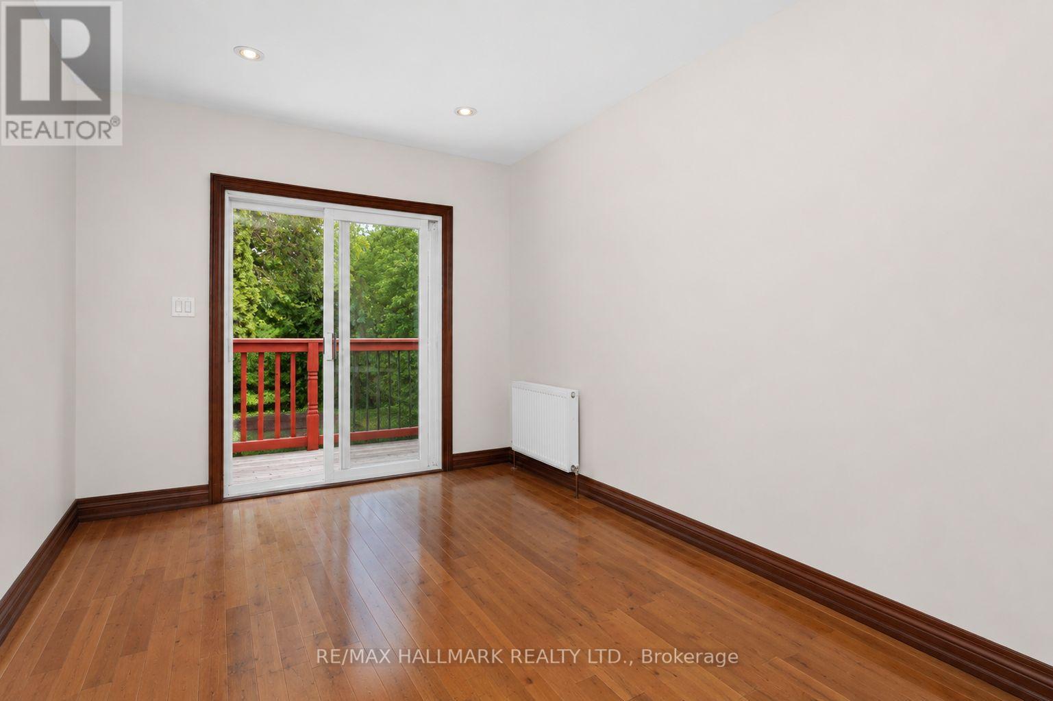 8 DAVIES CRESCENT - 16