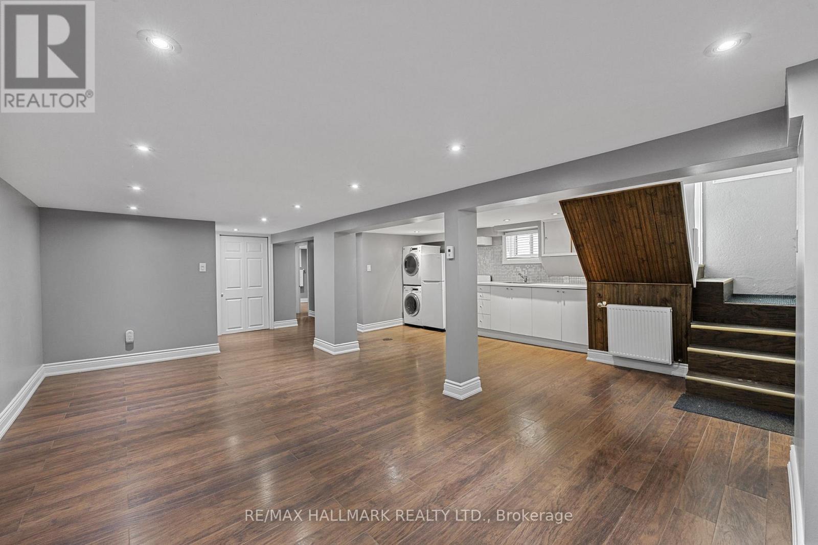 8 DAVIES CRESCENT - 22