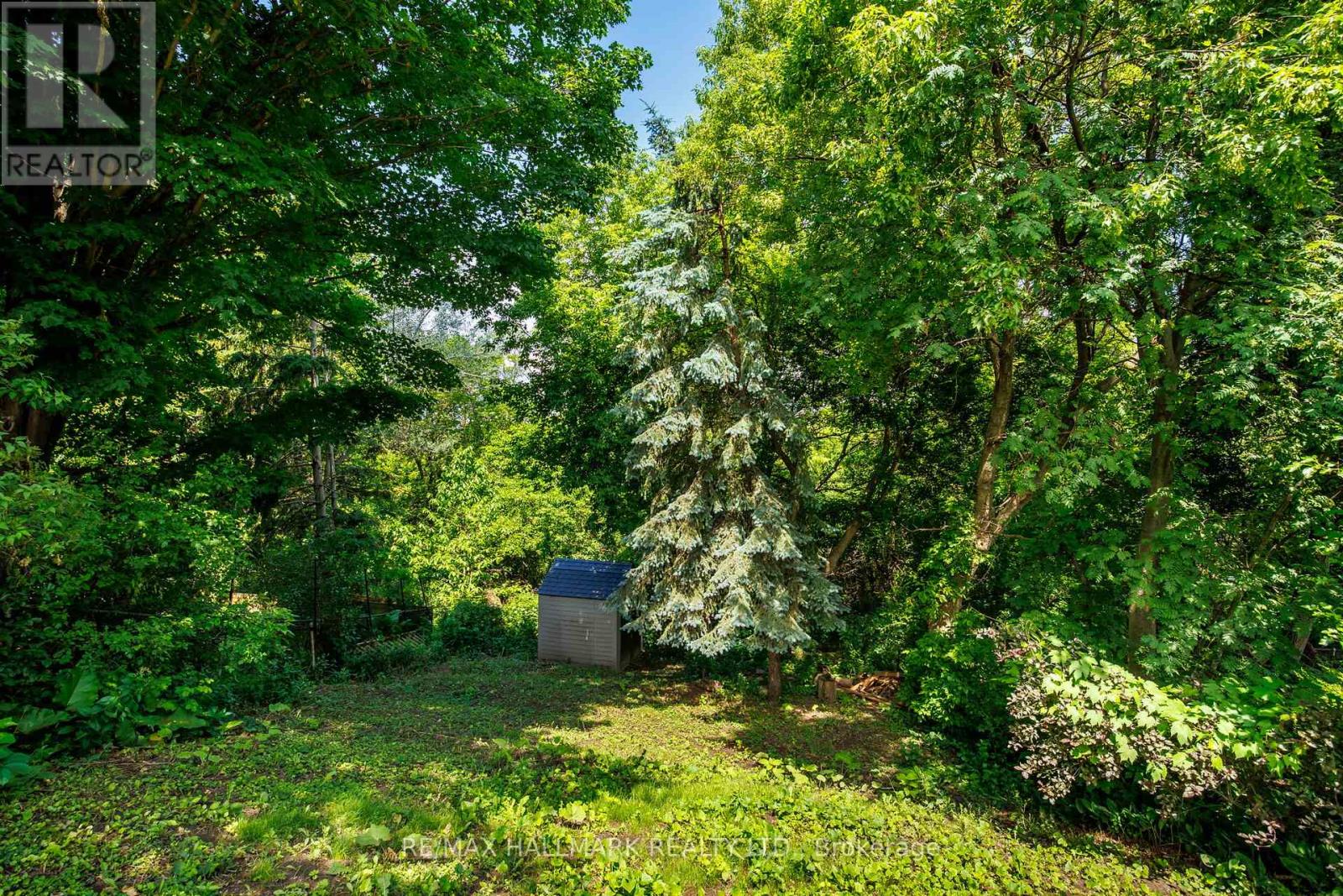 8 DAVIES CRESCENT - 35