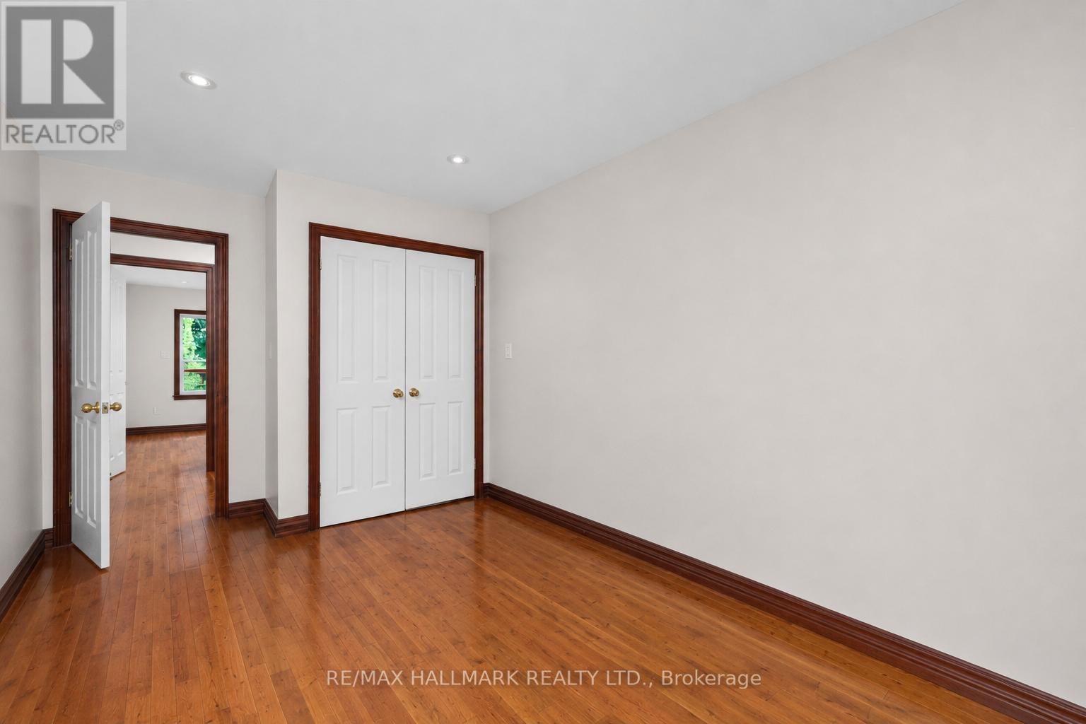 8 DAVIES CRESCENT - 17