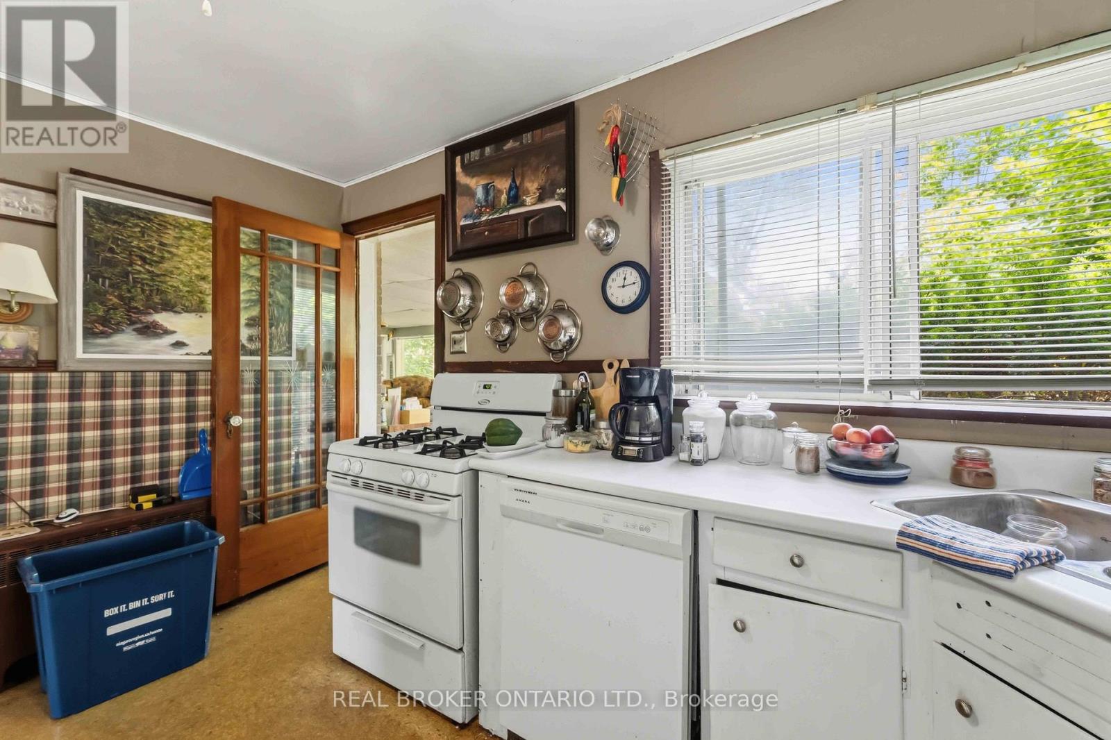 42 PRICE AVENUE - 15