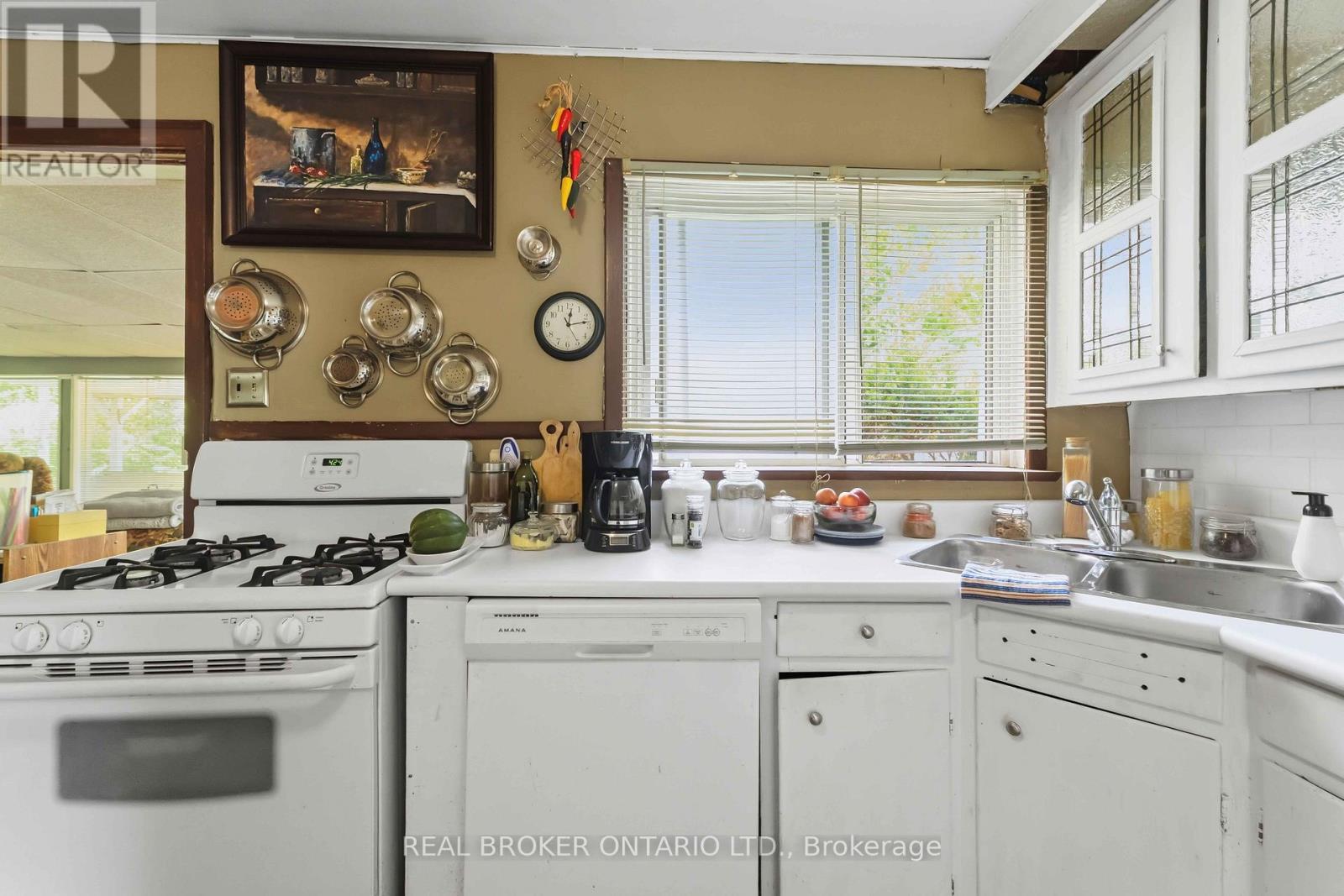 42 PRICE AVENUE - 16