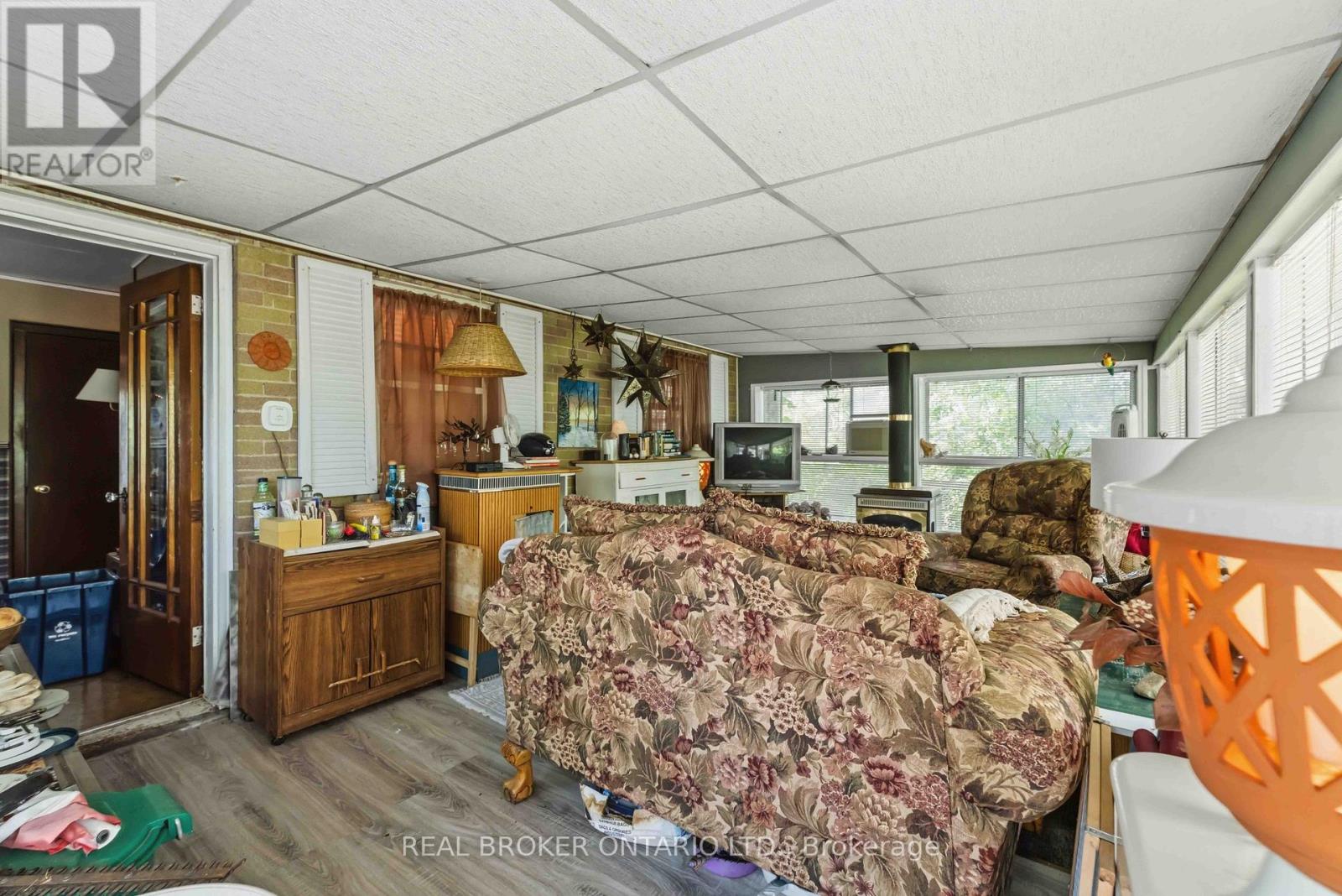 42 PRICE AVENUE - 18