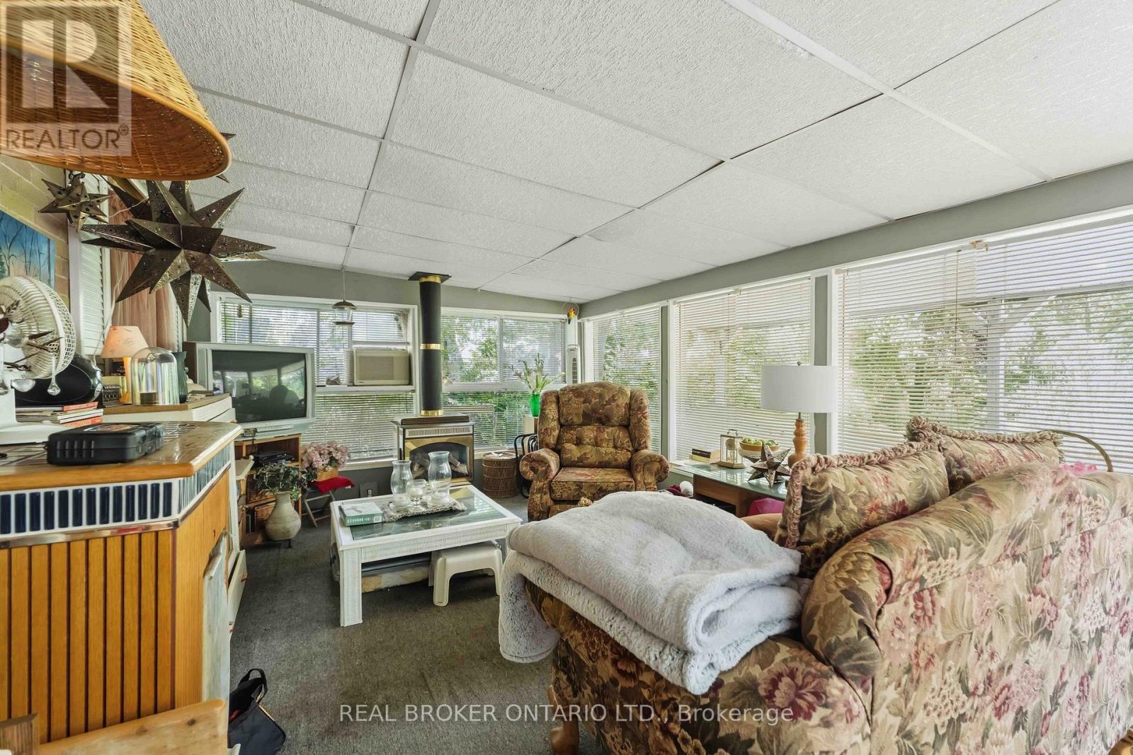 42 PRICE AVENUE - 19