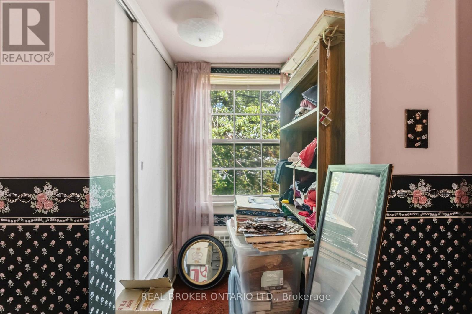 42 PRICE AVENUE - 31