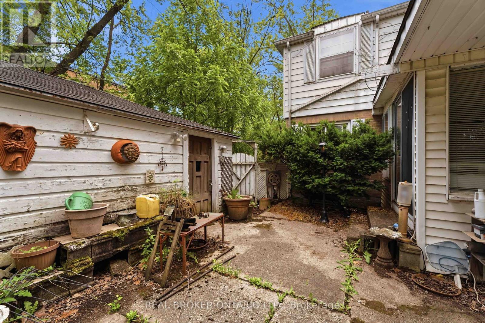 42 PRICE AVENUE - 39