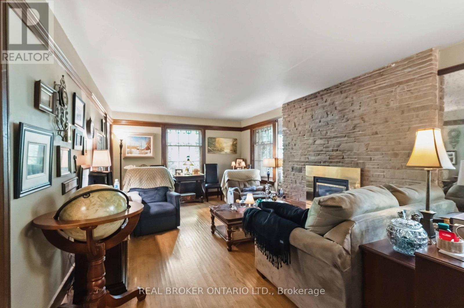 42 PRICE AVENUE - 8