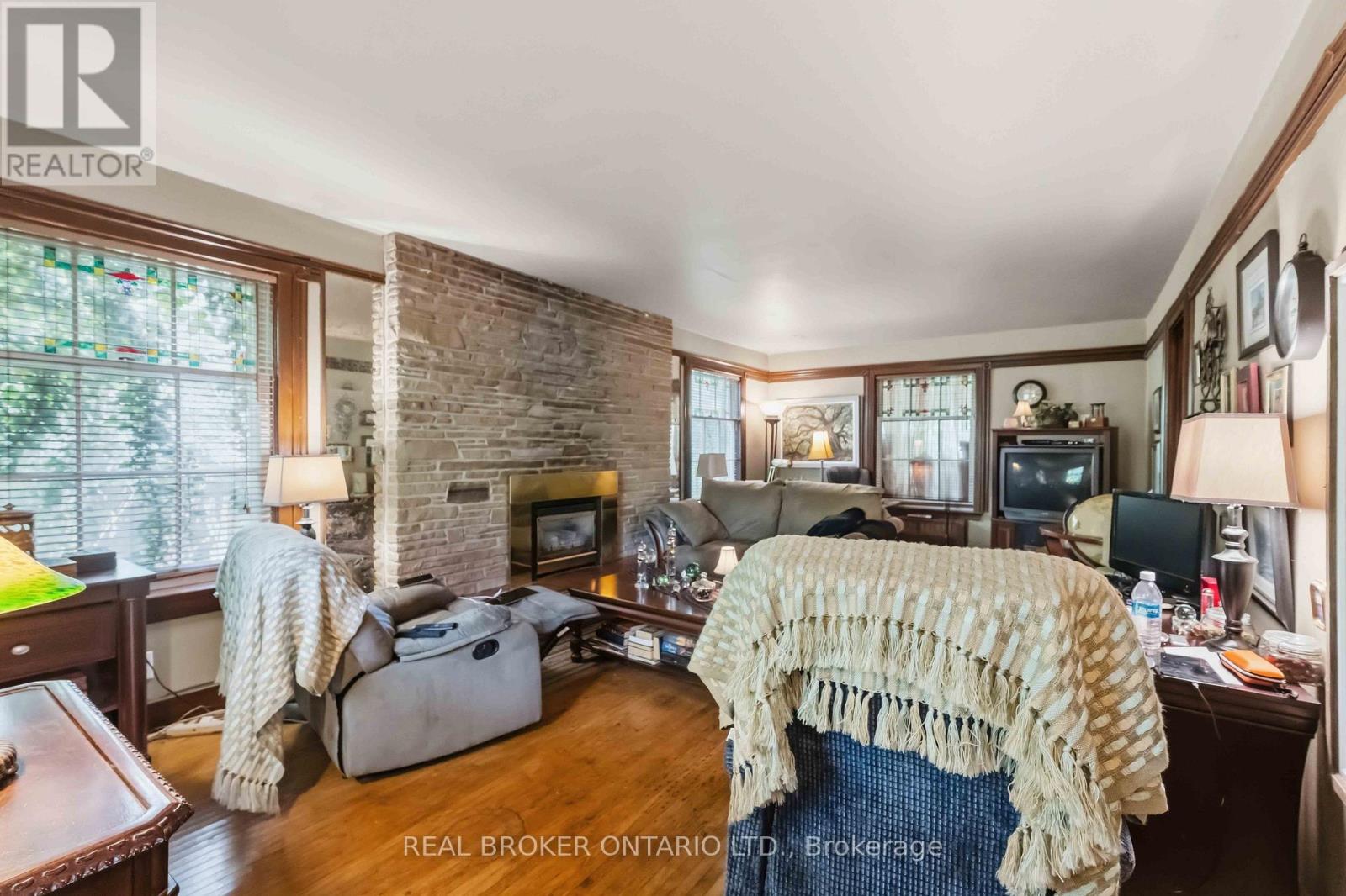 42 PRICE AVENUE - 9