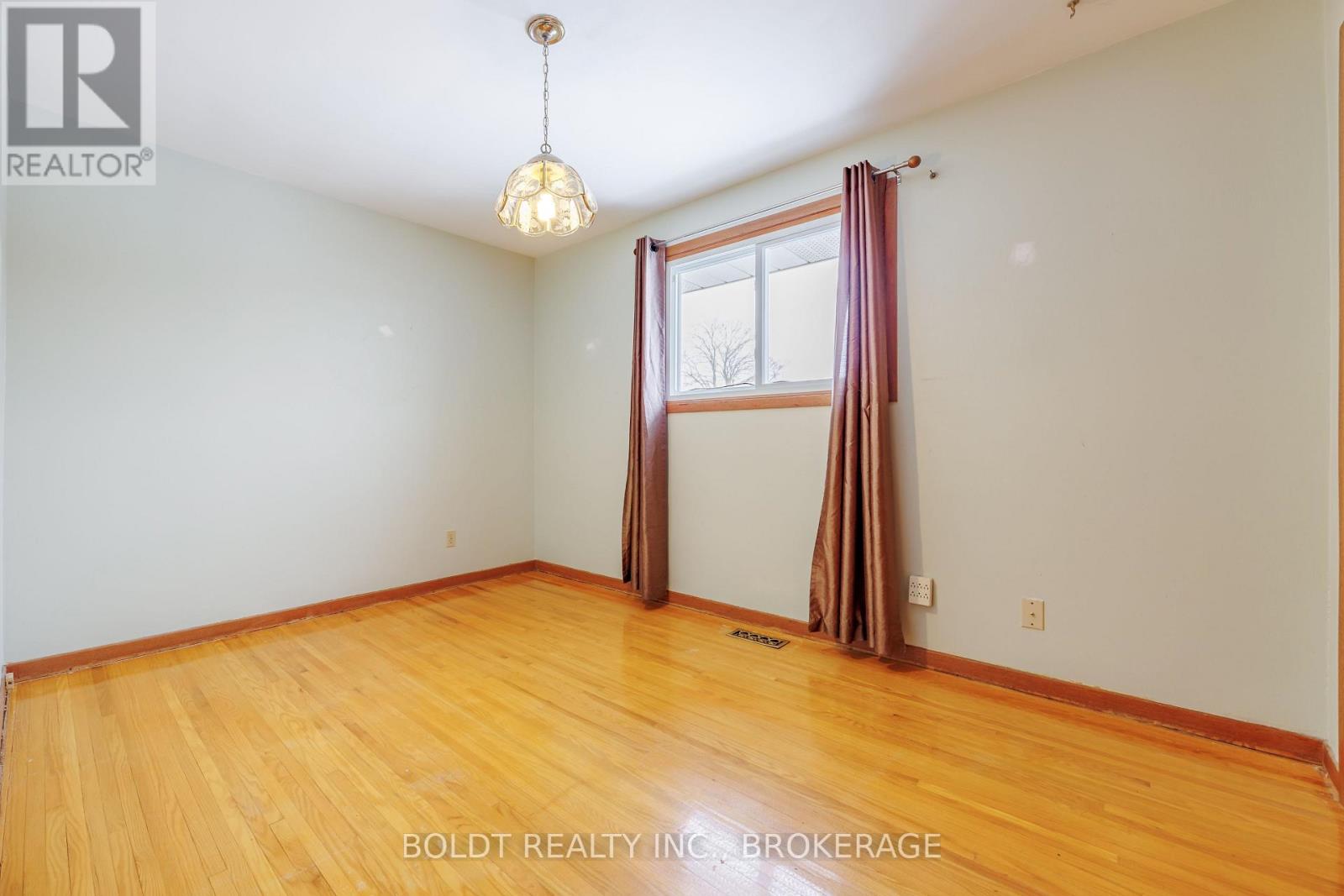 15 NOTTINGHAM COURT - 15