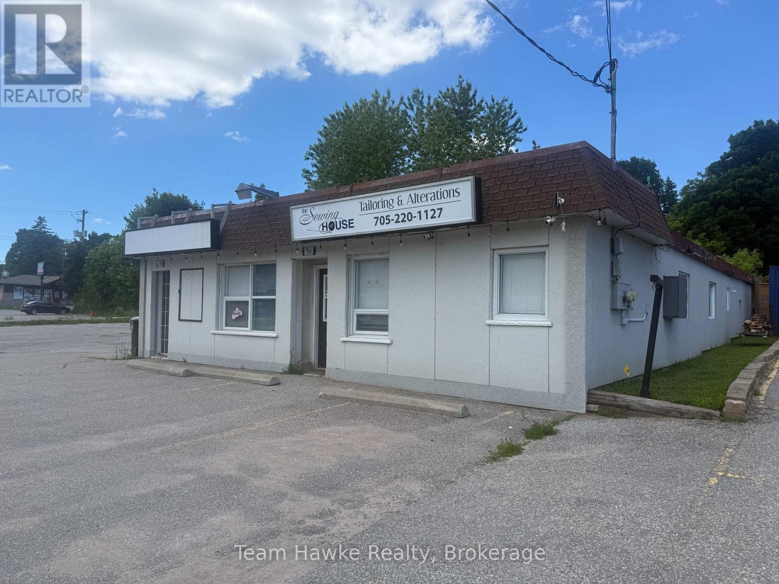 2 - 758 YONGE STREET, Midland — photo 2