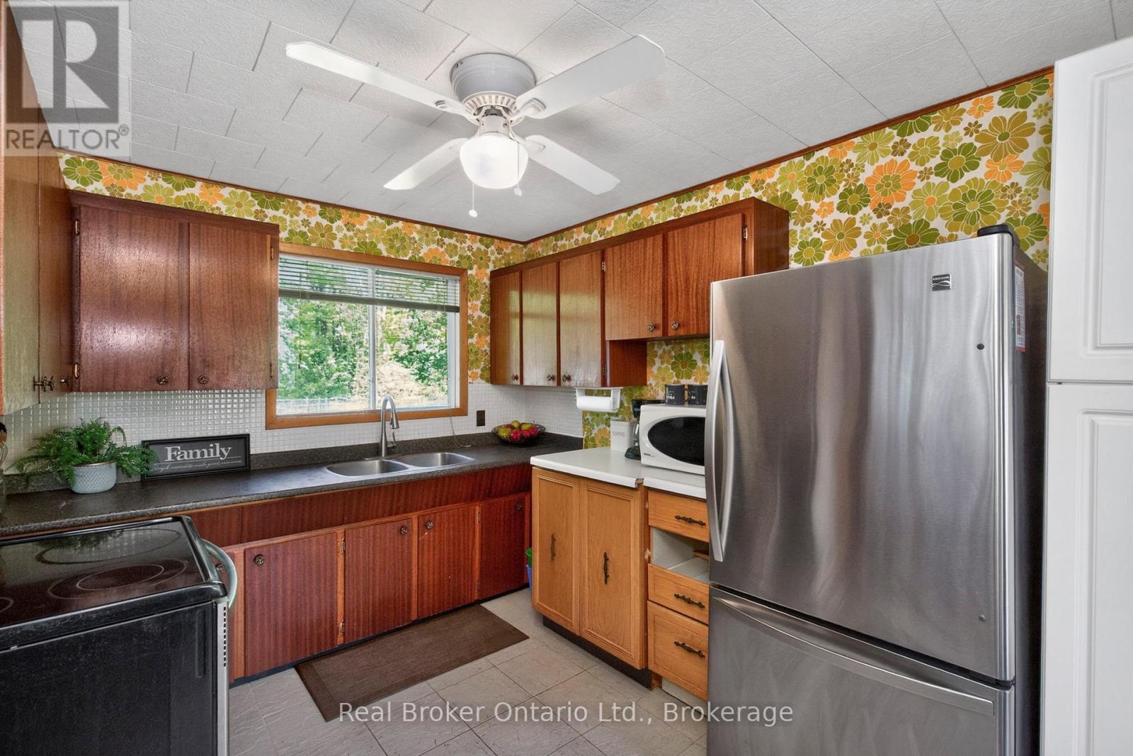 24 POPLAR DRIVE - 13