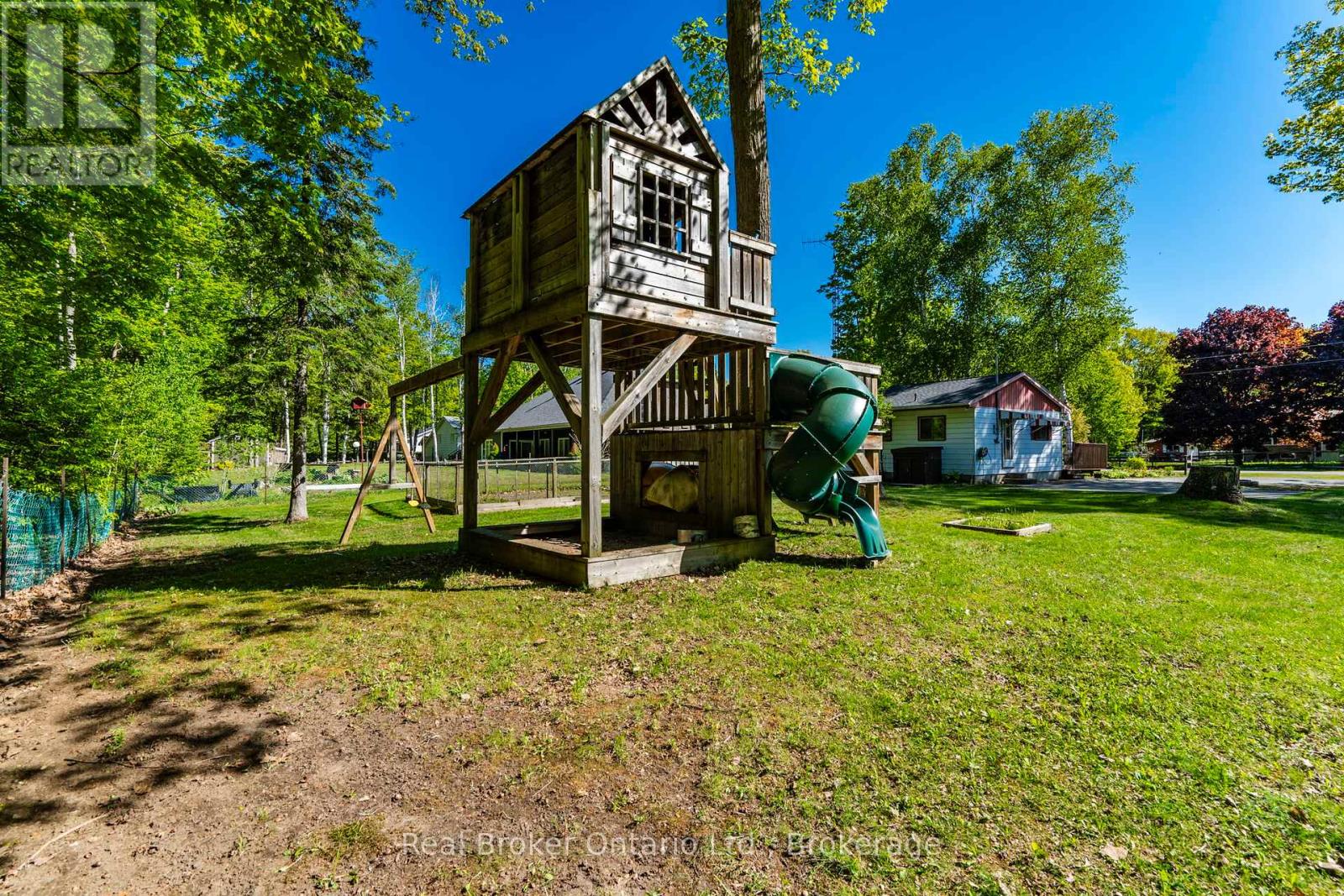 24 POPLAR DRIVE - 23