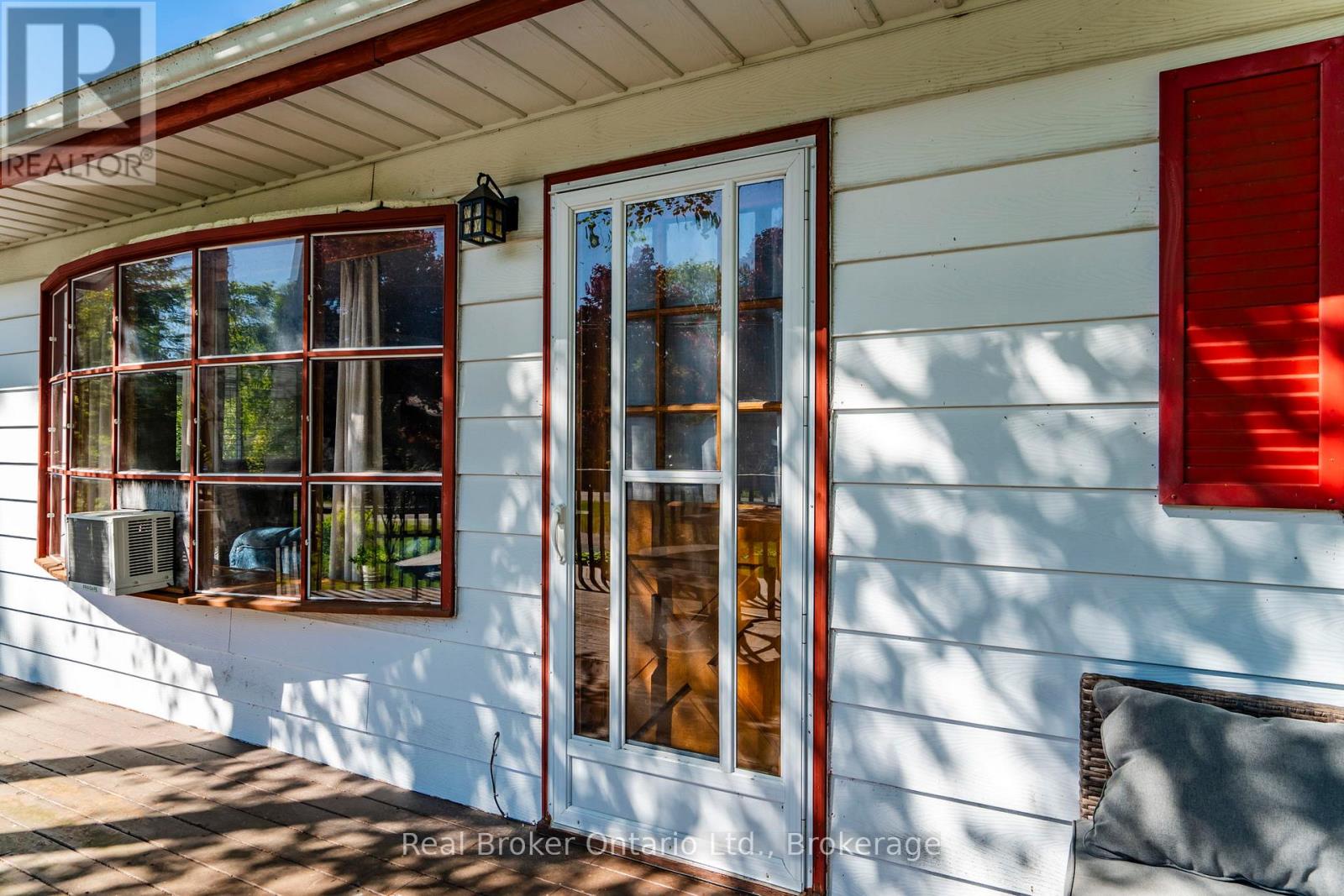 24 POPLAR DRIVE - 6