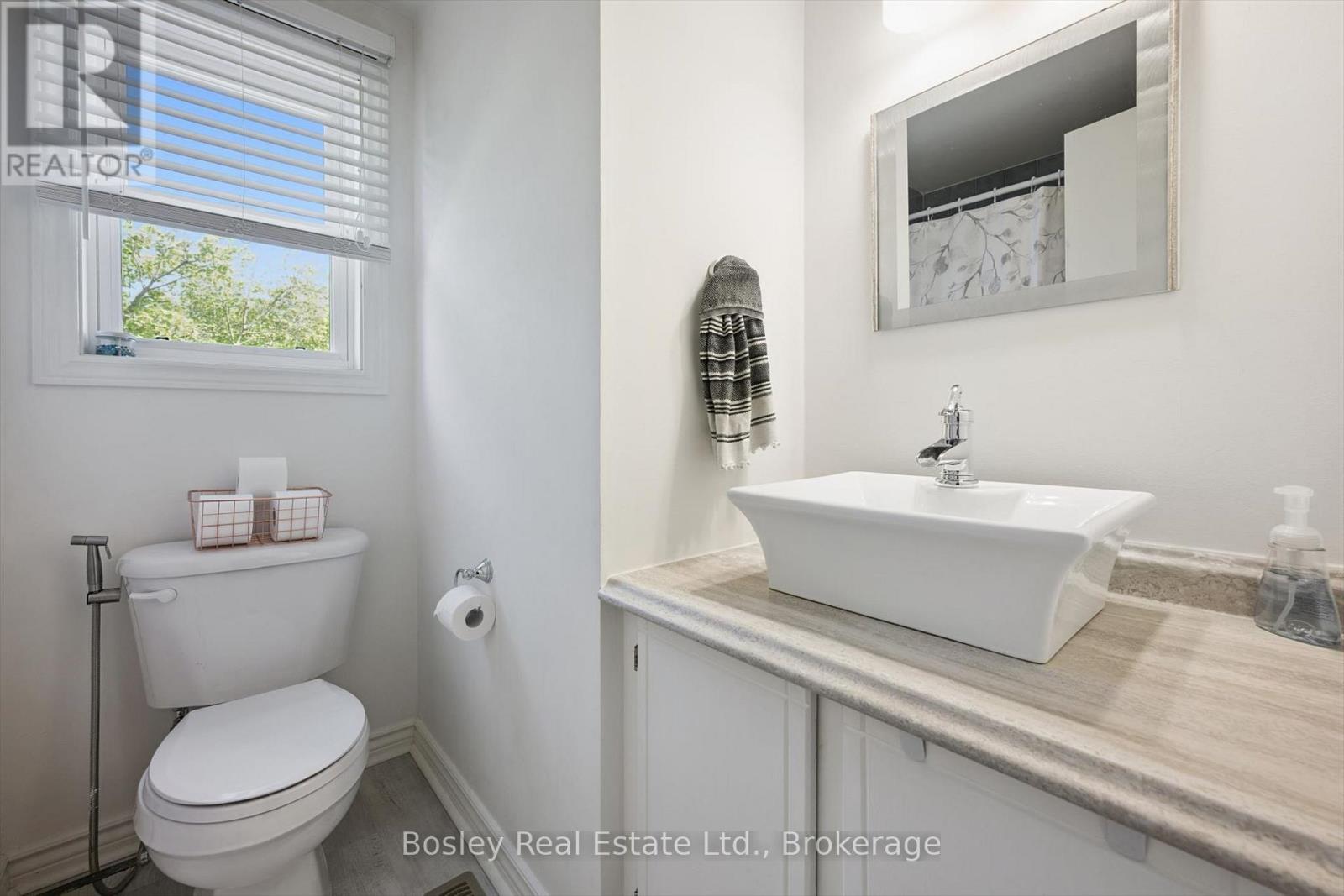 84 CASSANDER CRESCENT - 32